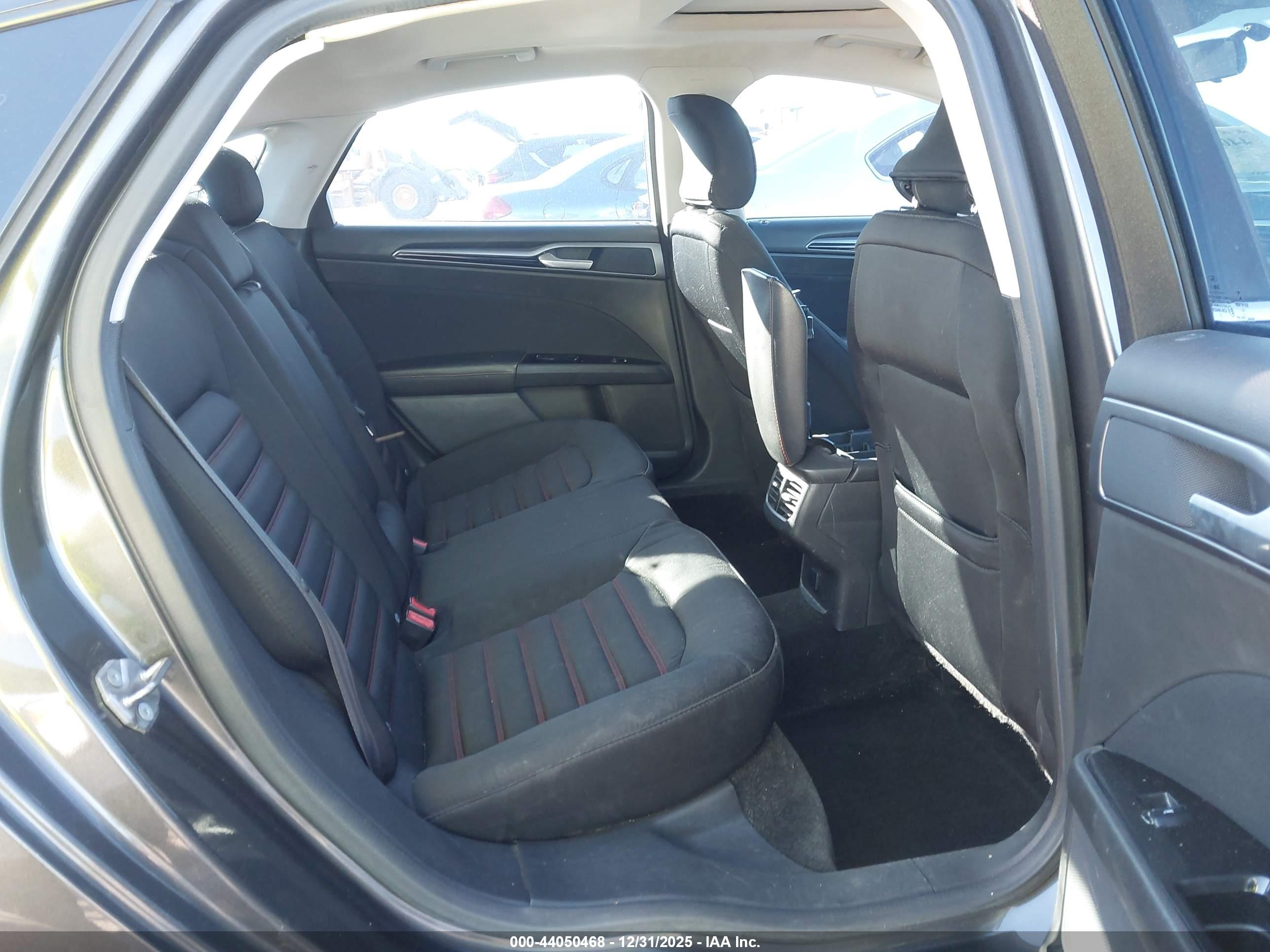 FORD FUSION image 8