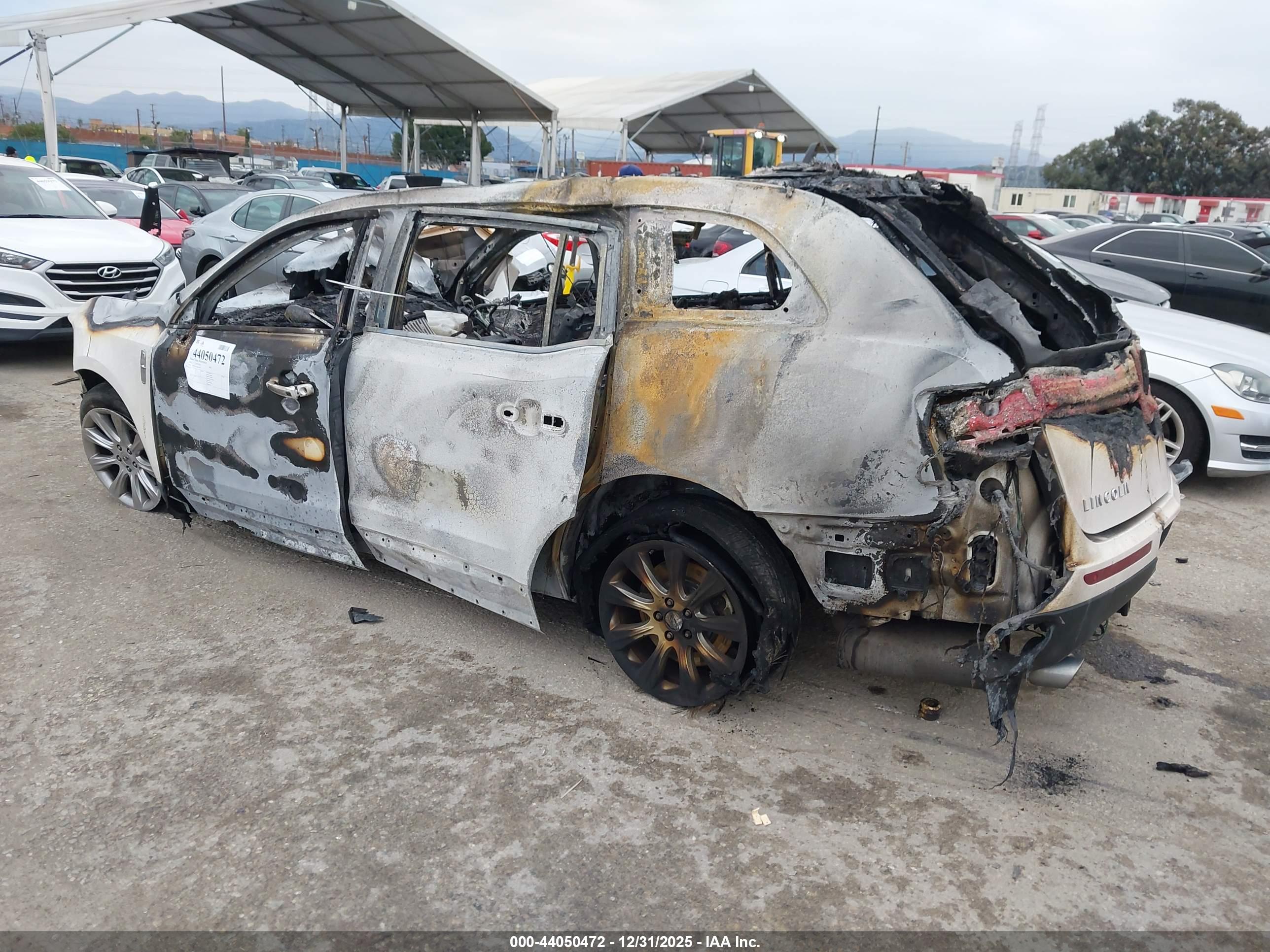 LINCOLN MKT image 3