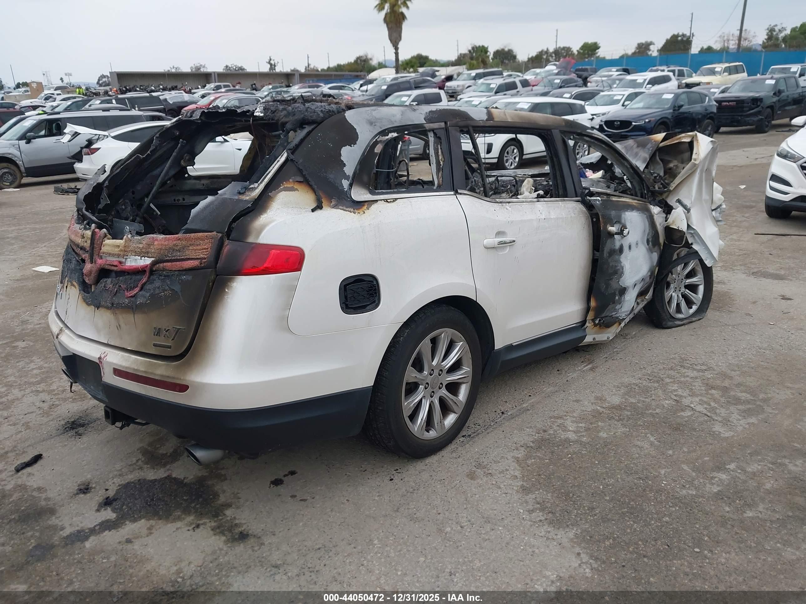 LINCOLN MKT image 4