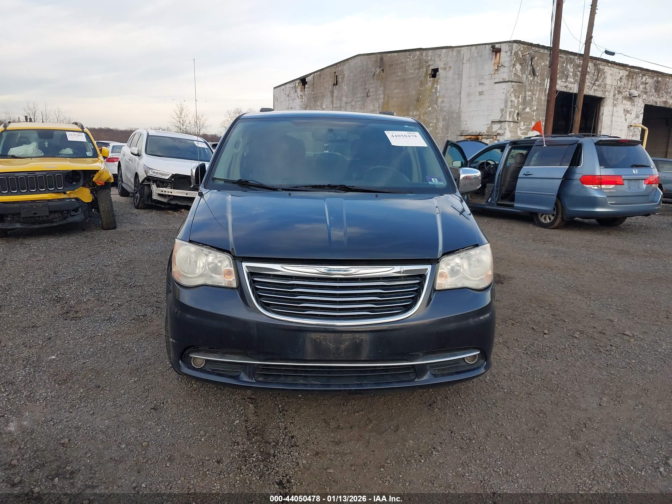 CHRYSLER TOWN image 6