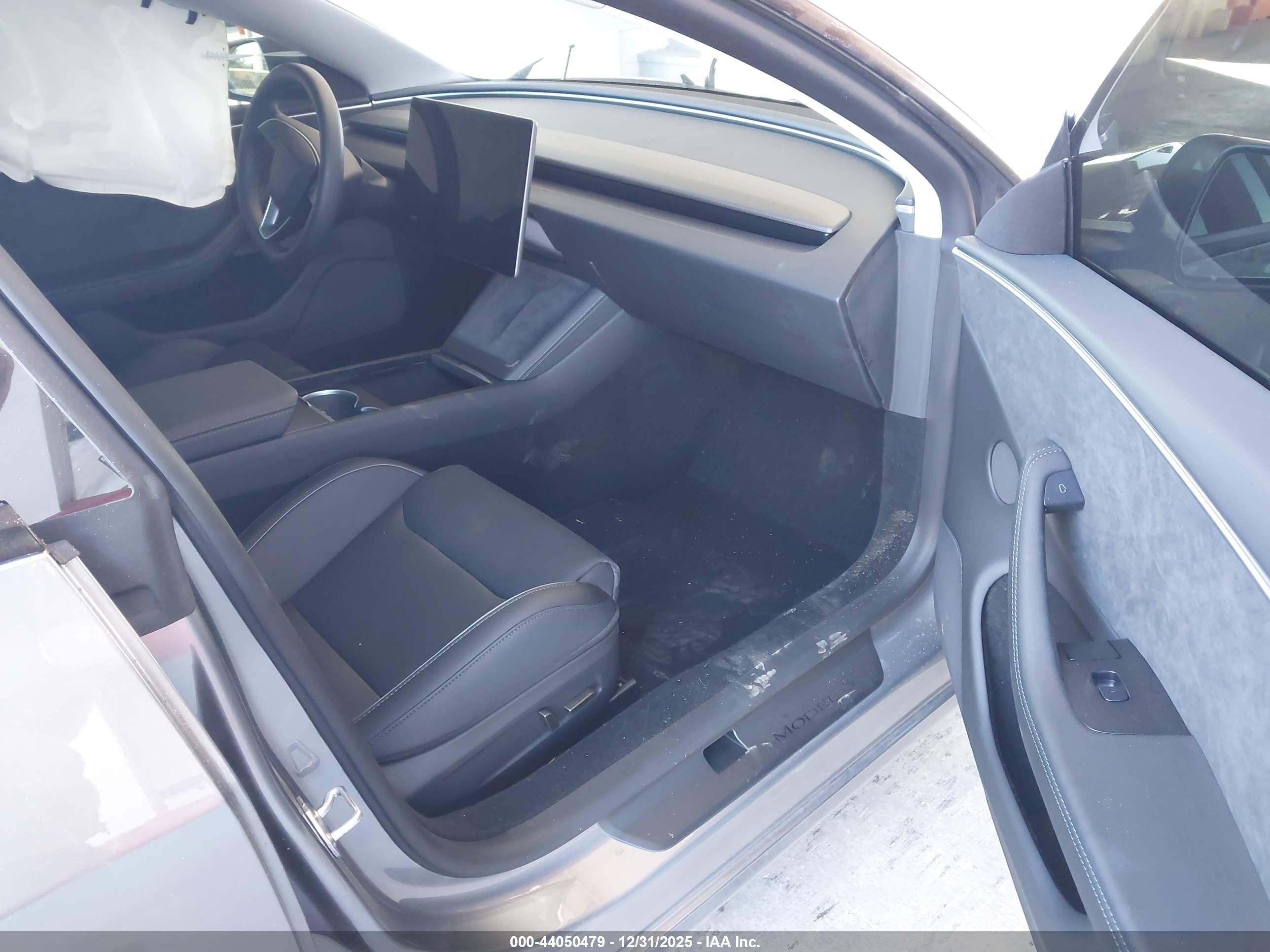 TESLA MODEL image 5