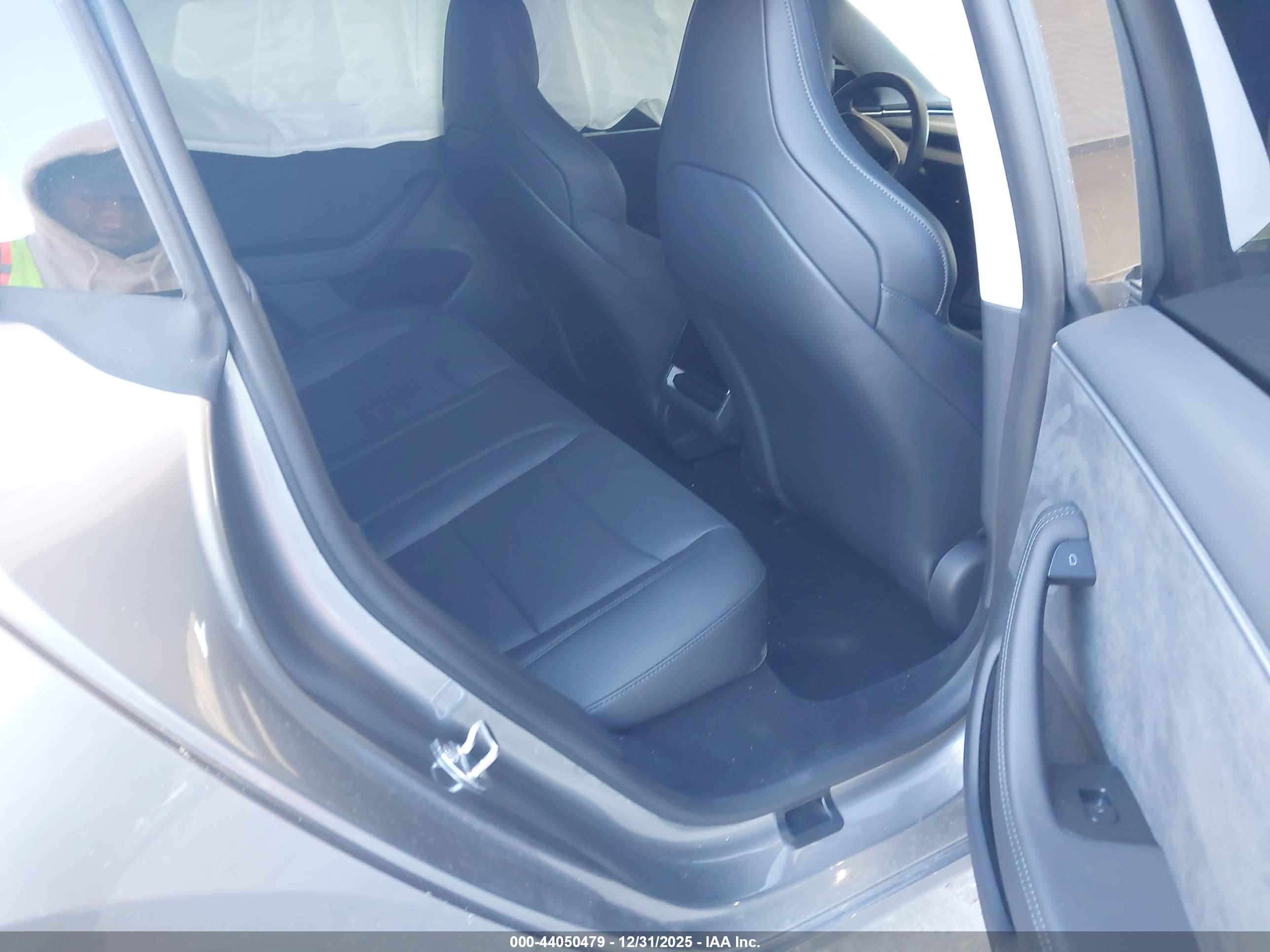 TESLA MODEL image 8