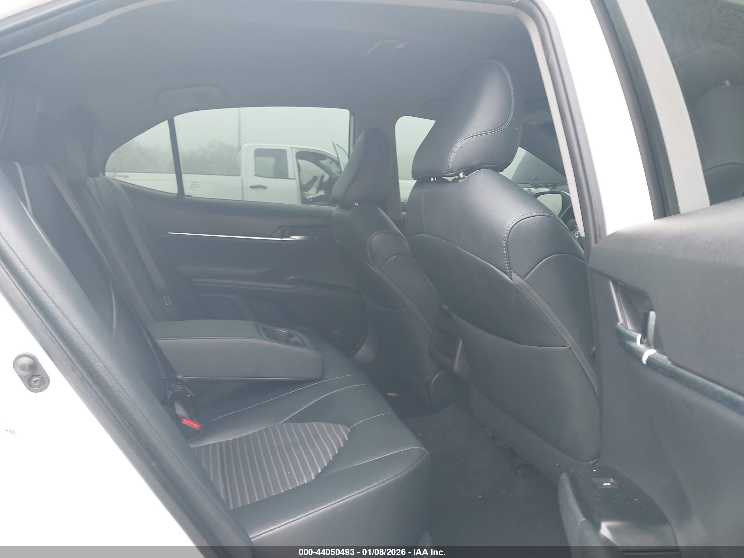 TOYOTA CAMRY image 8