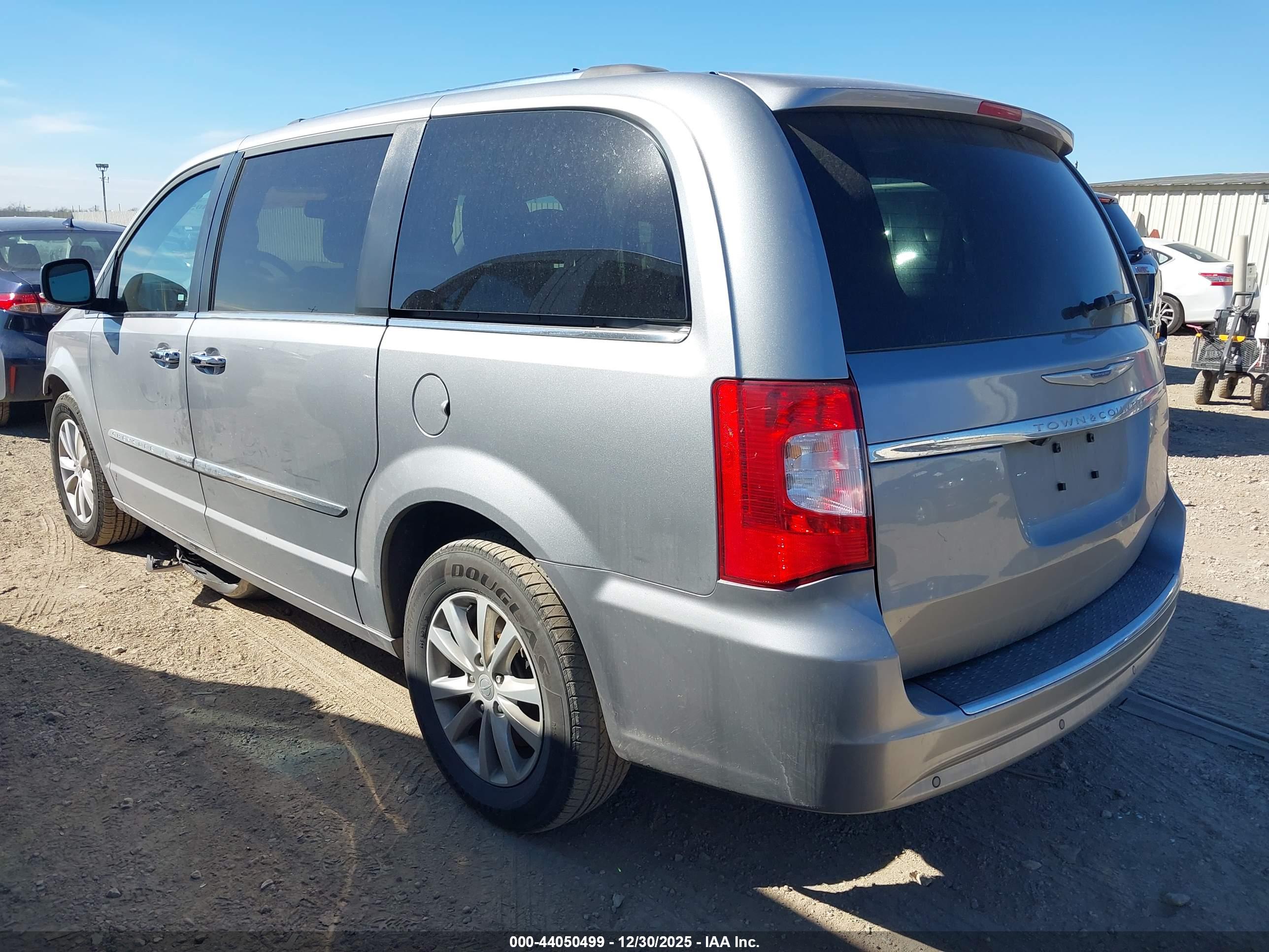 CHRYSLER TOWN image 3