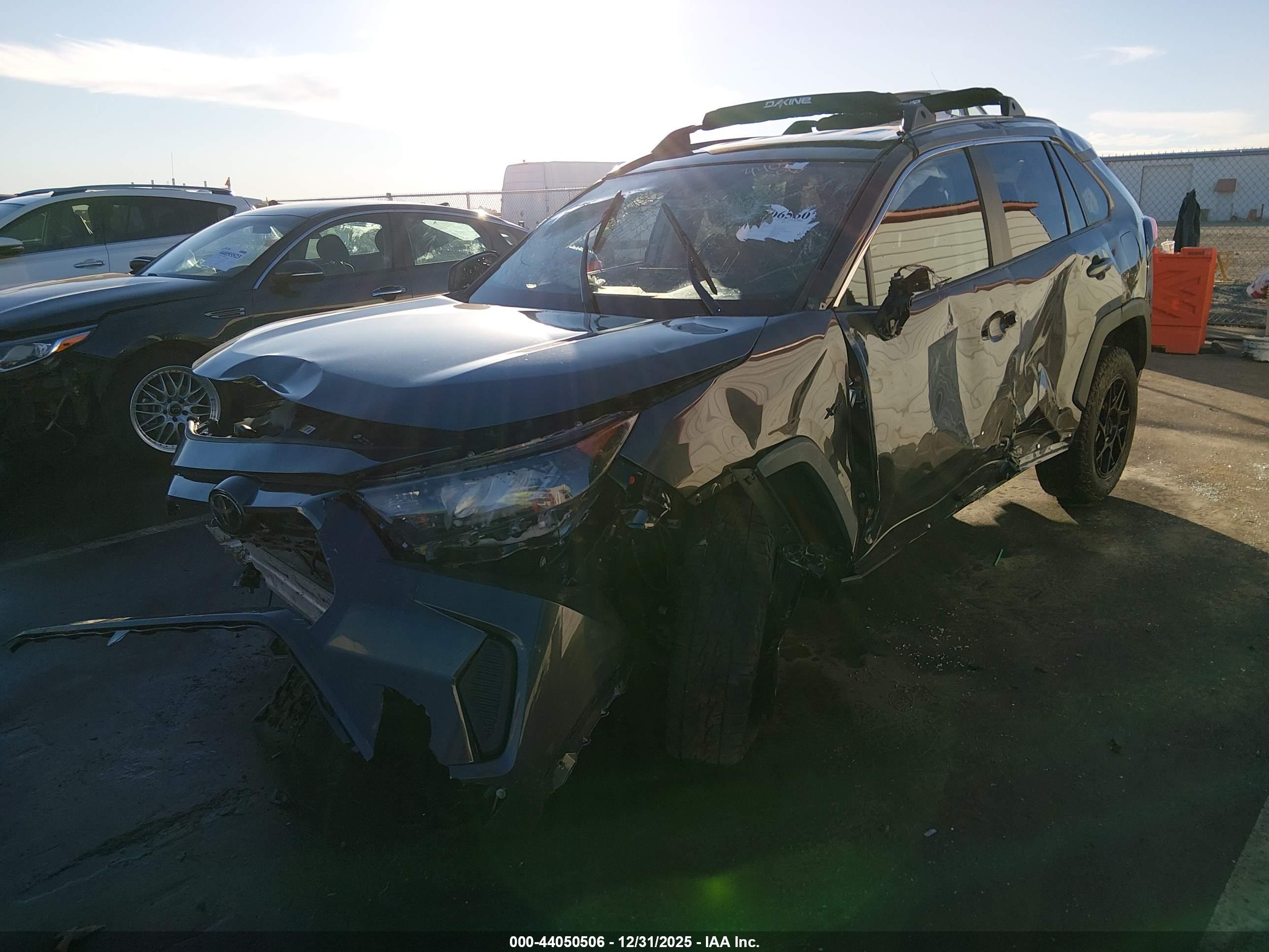 TOYOTA RAV4 image 2