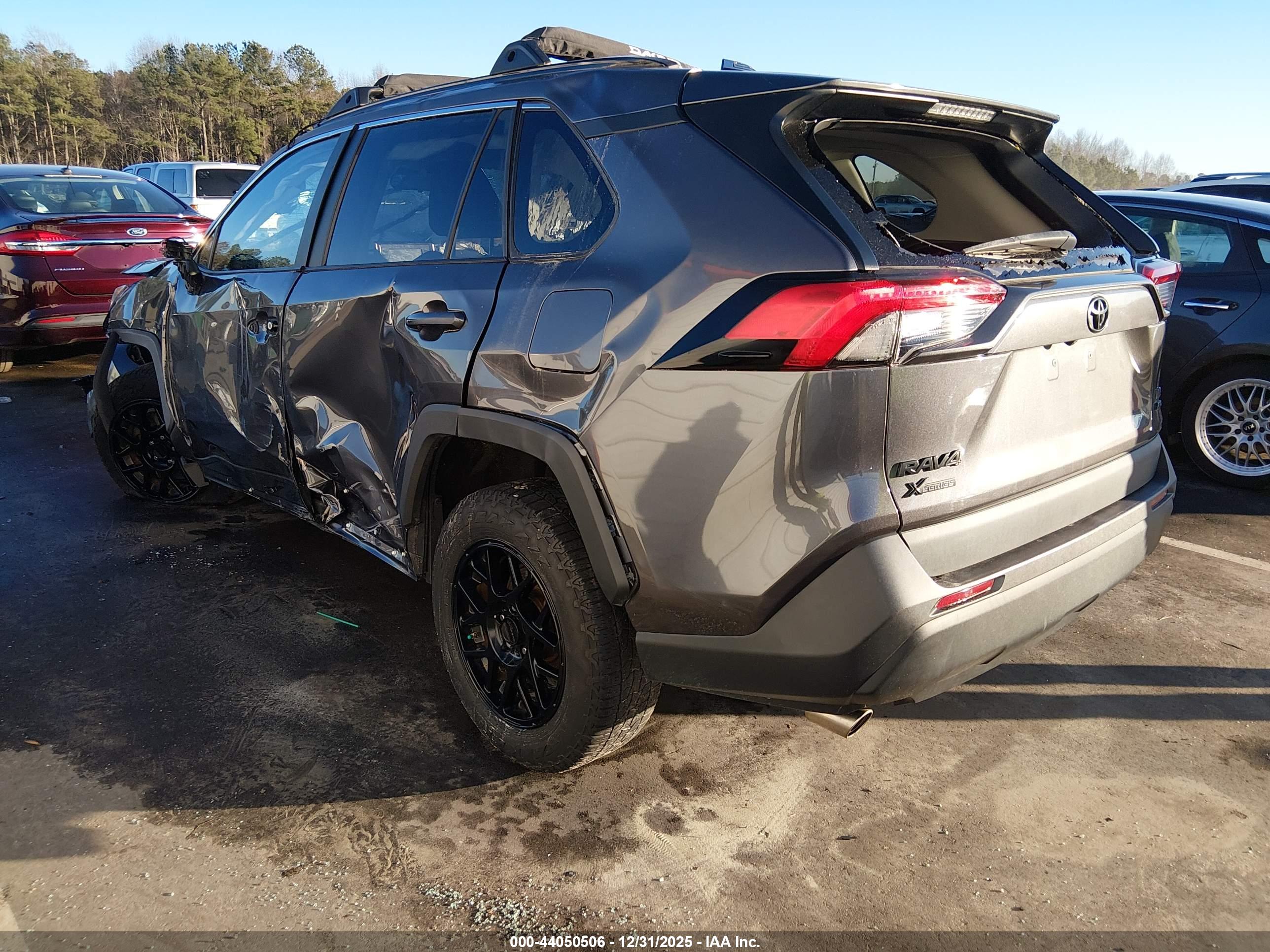 TOYOTA RAV4 image 3