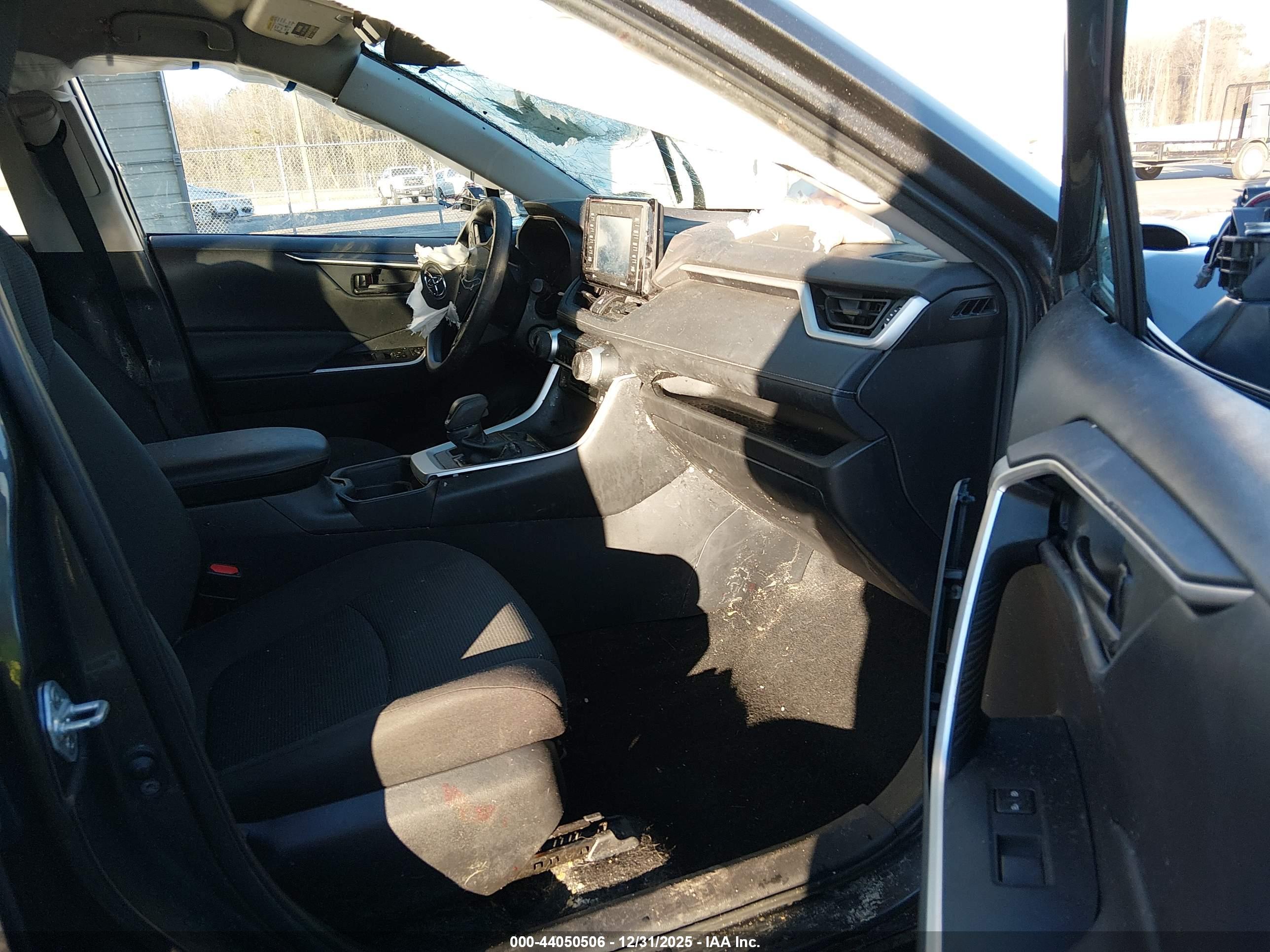 TOYOTA RAV4 image 5
