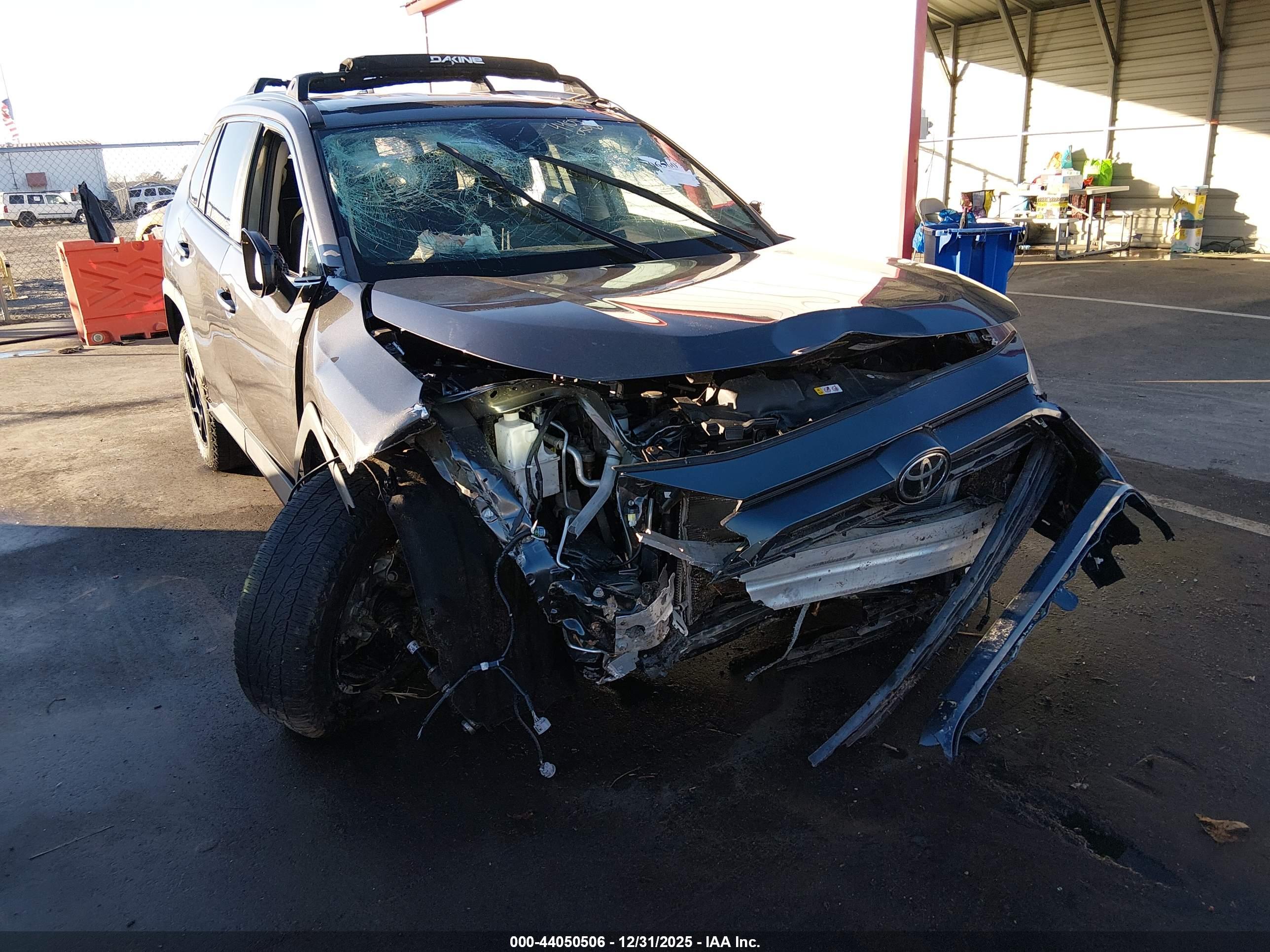 TOYOTA RAV4 image 6