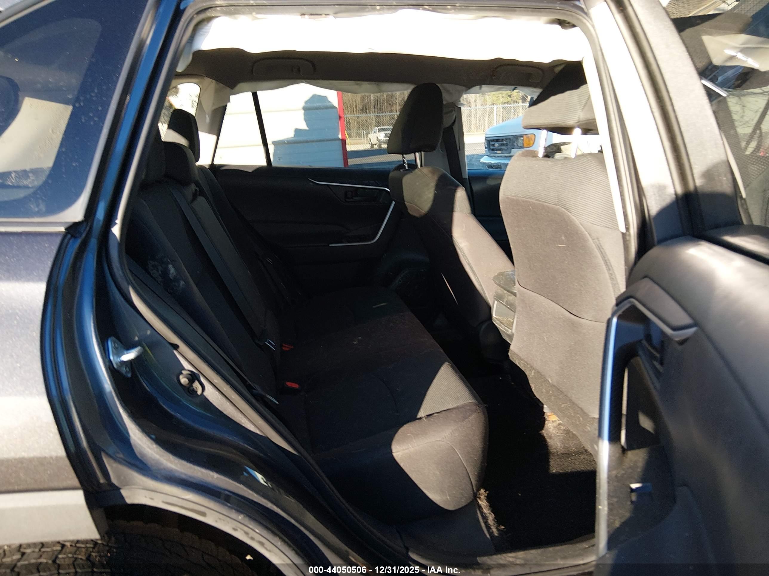TOYOTA RAV4 image 8