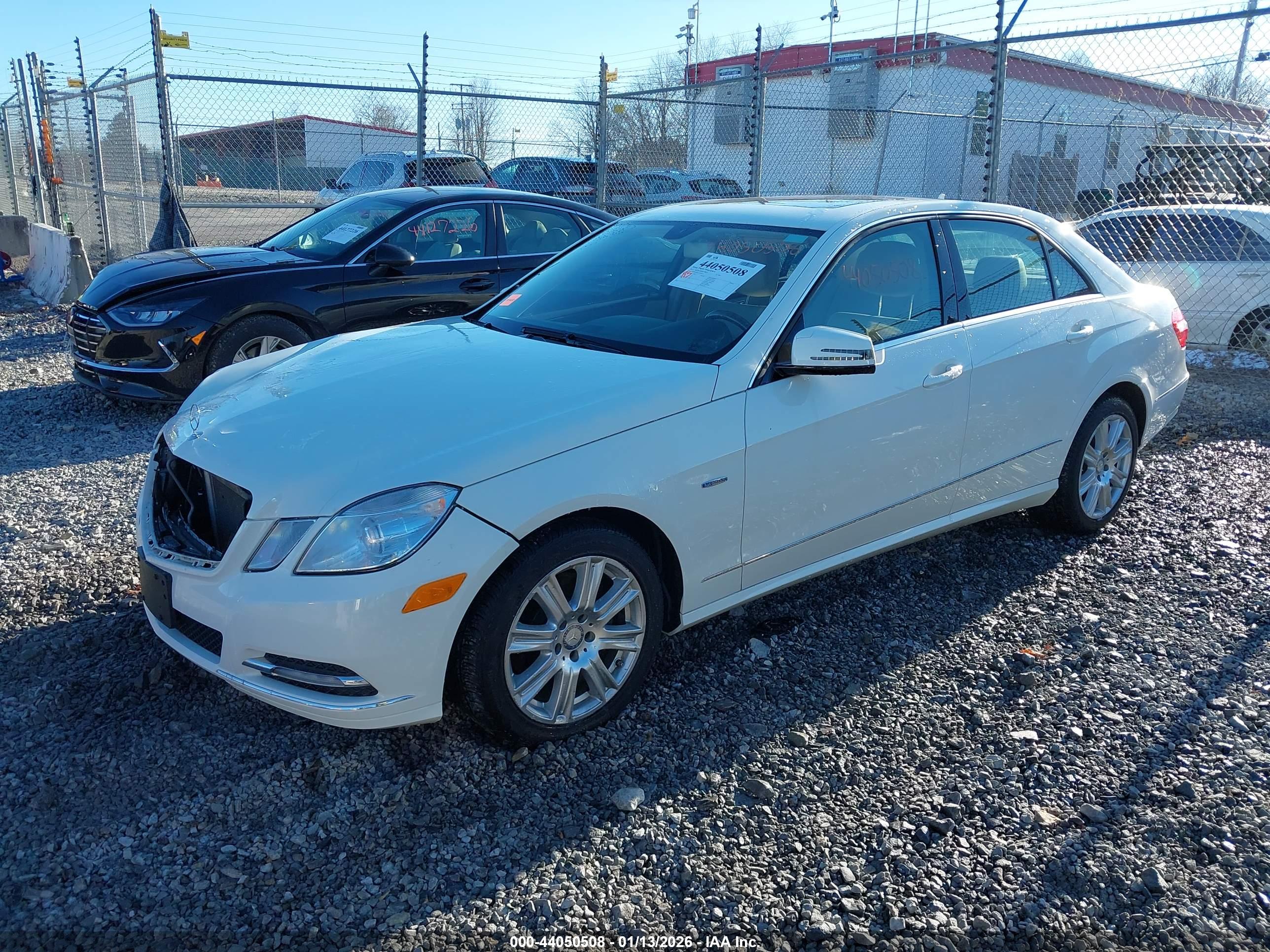 MERCEDES-BENZ E image 2