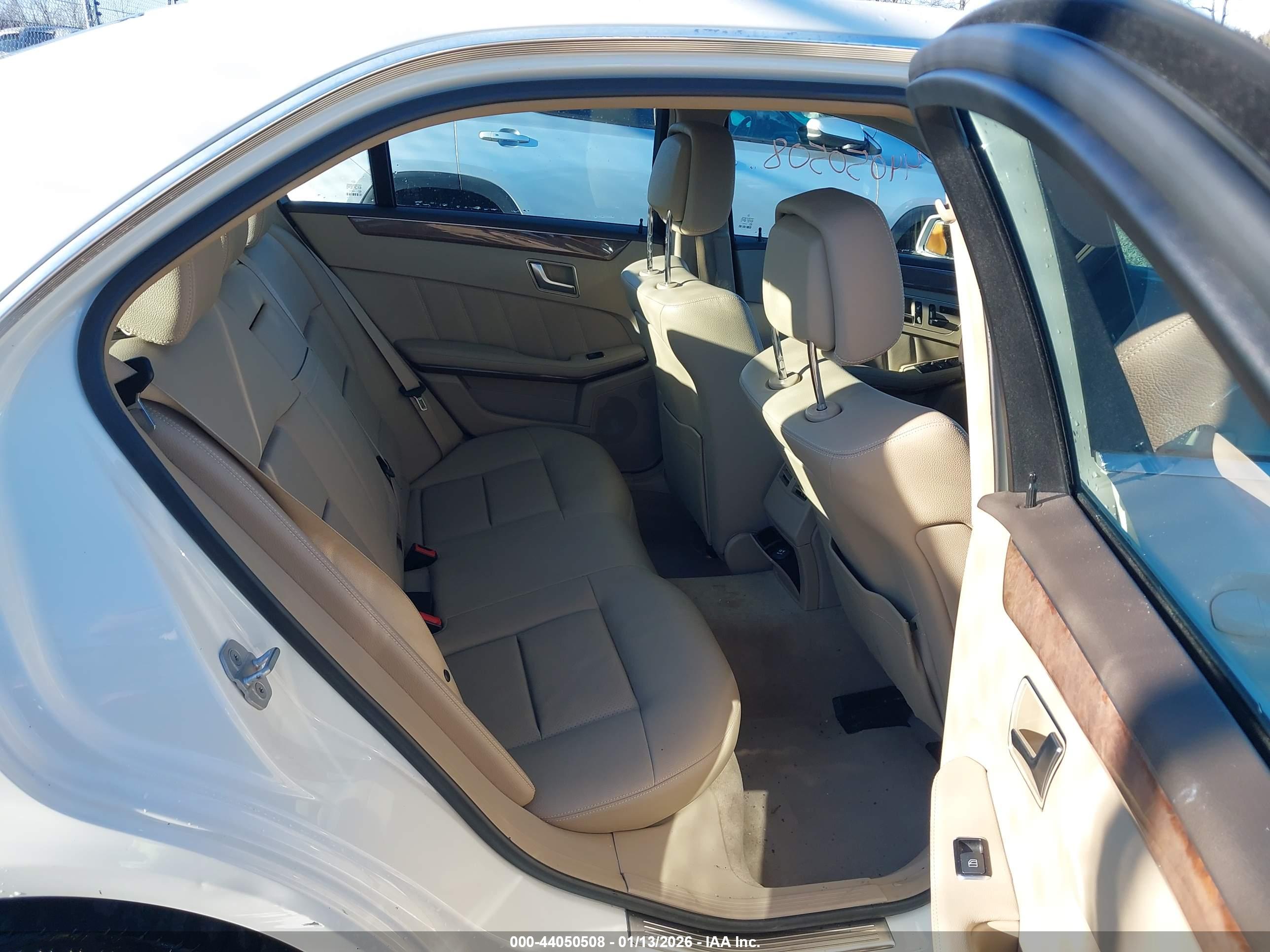 MERCEDES-BENZ E image 8