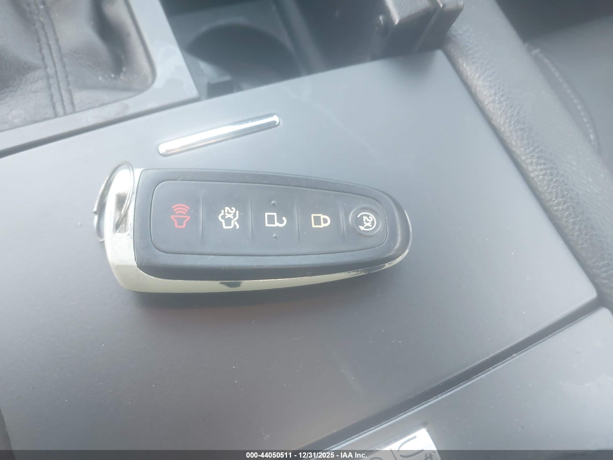 FORD TAURUS image 11