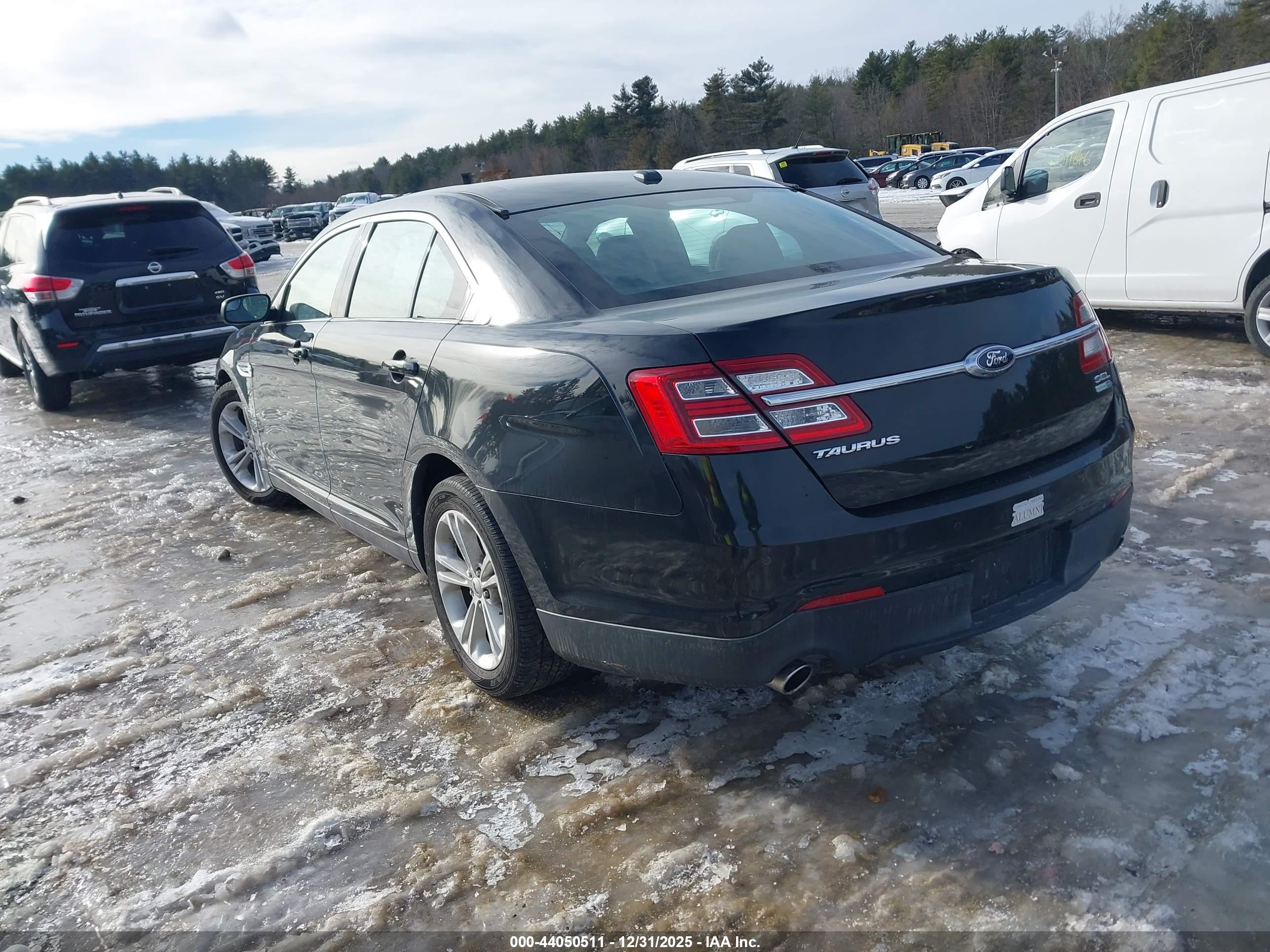 FORD TAURUS image 3
