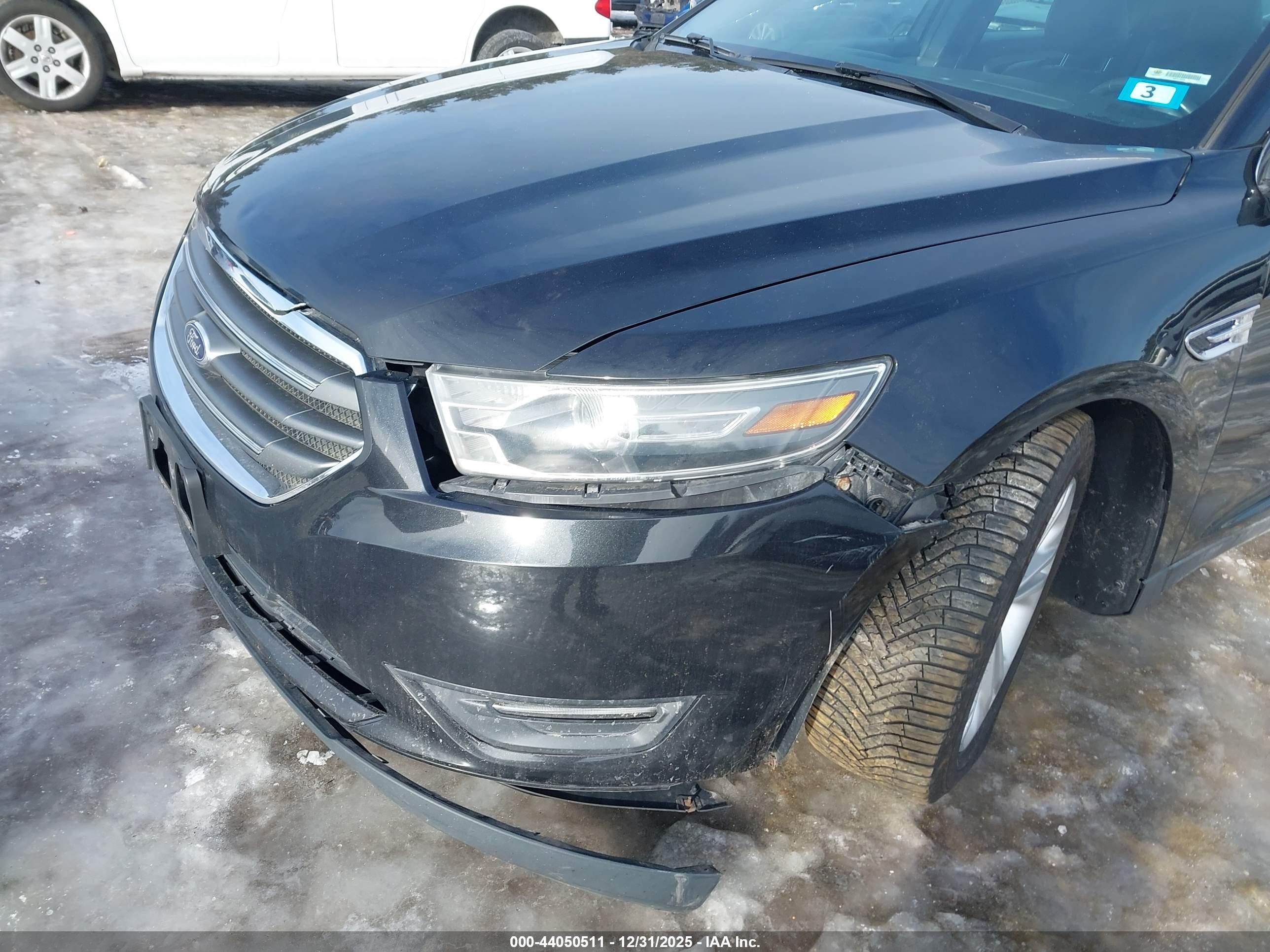 FORD TAURUS image 6