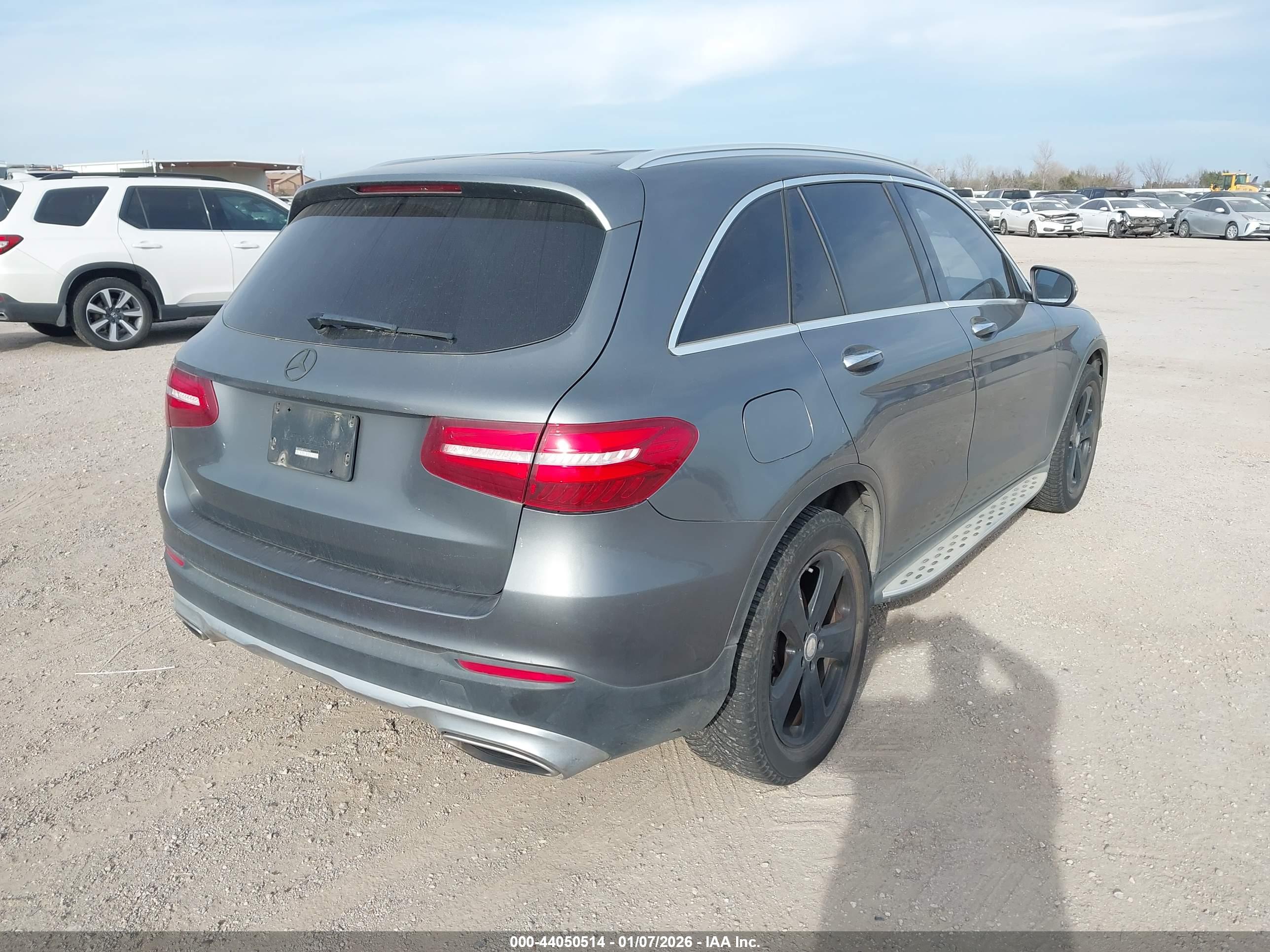 MERCEDES-BENZ GLC image 4