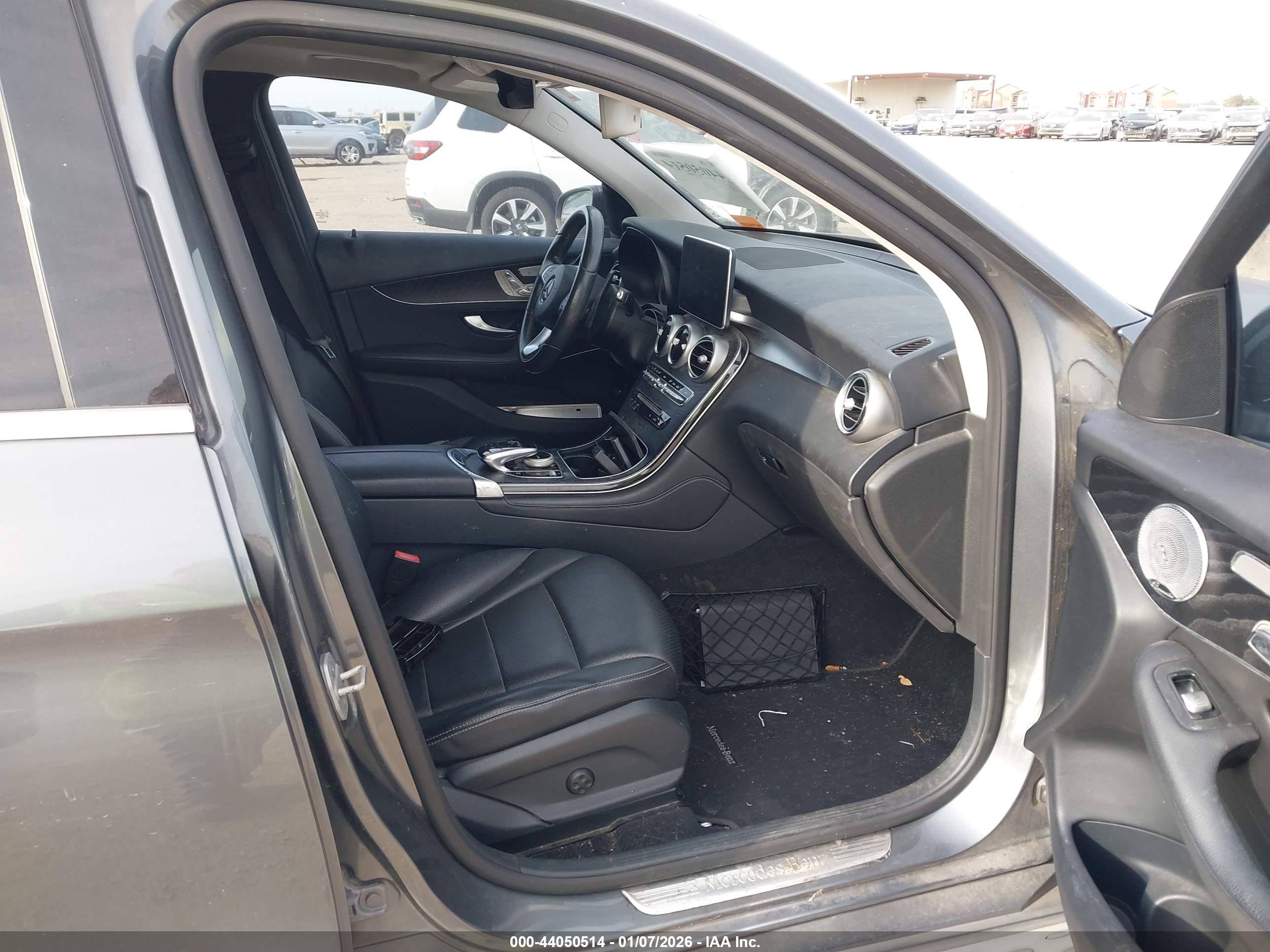 MERCEDES-BENZ GLC image 5