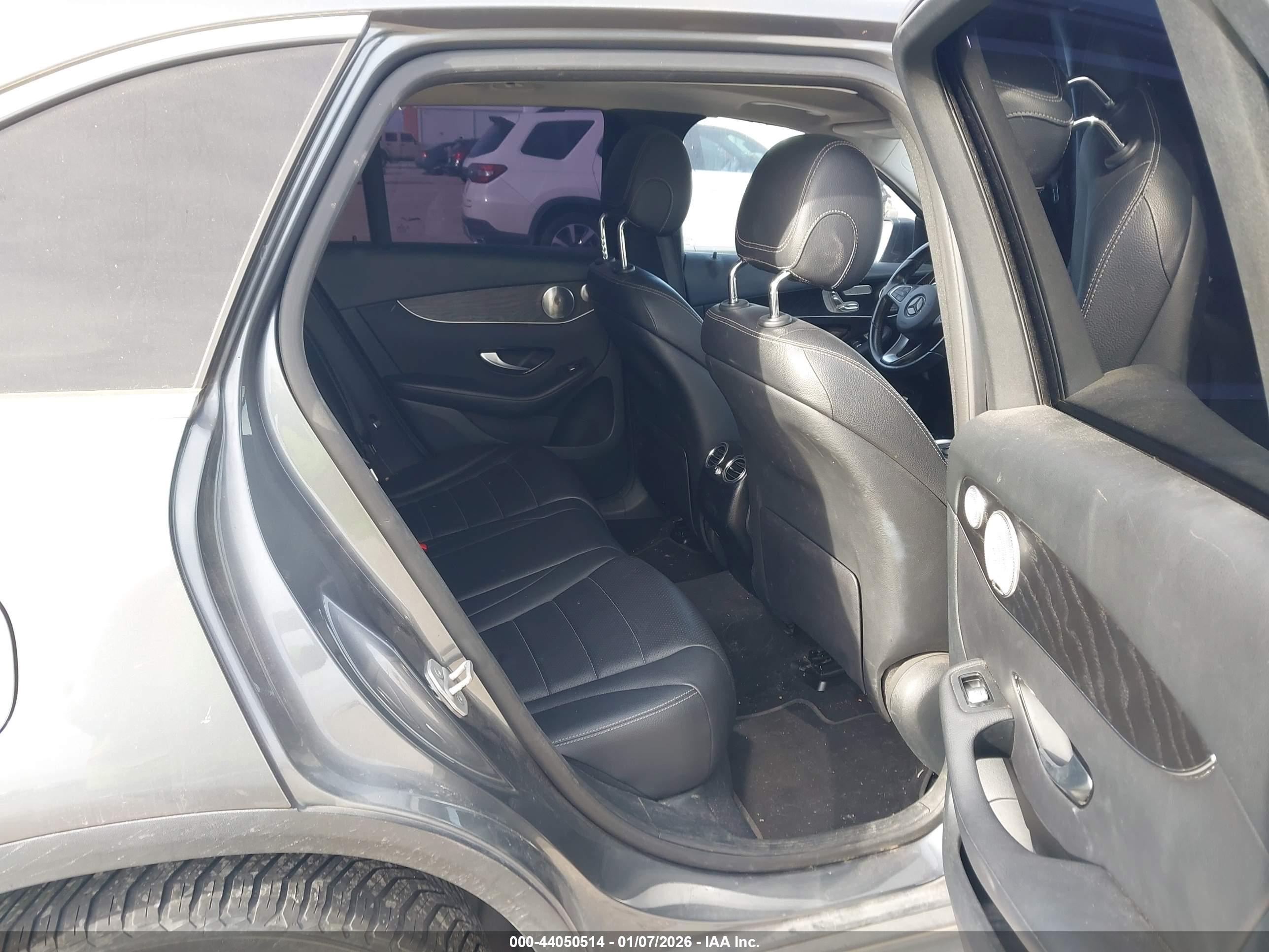 MERCEDES-BENZ GLC image 8