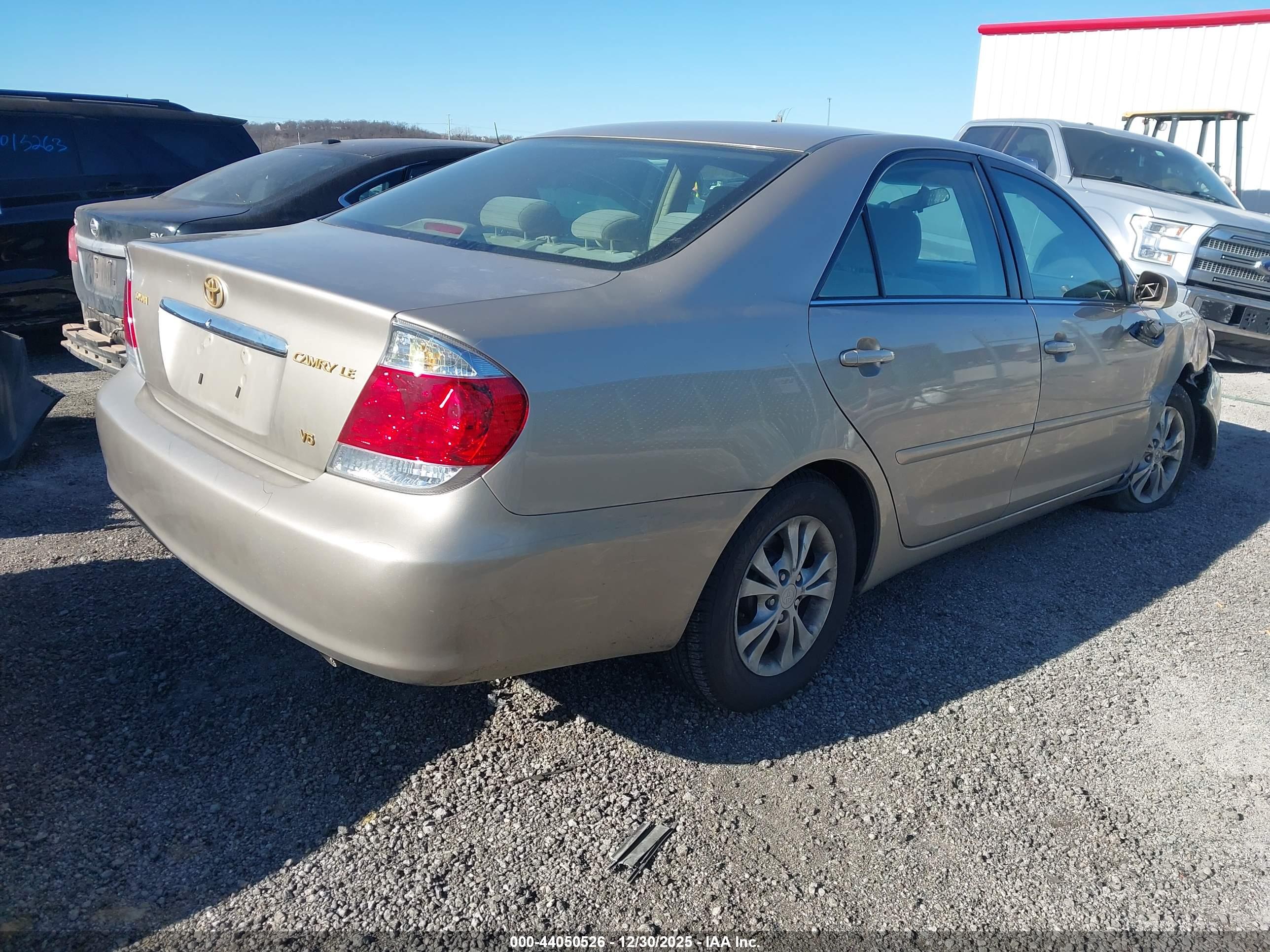 TOYOTA CAMRY image 4