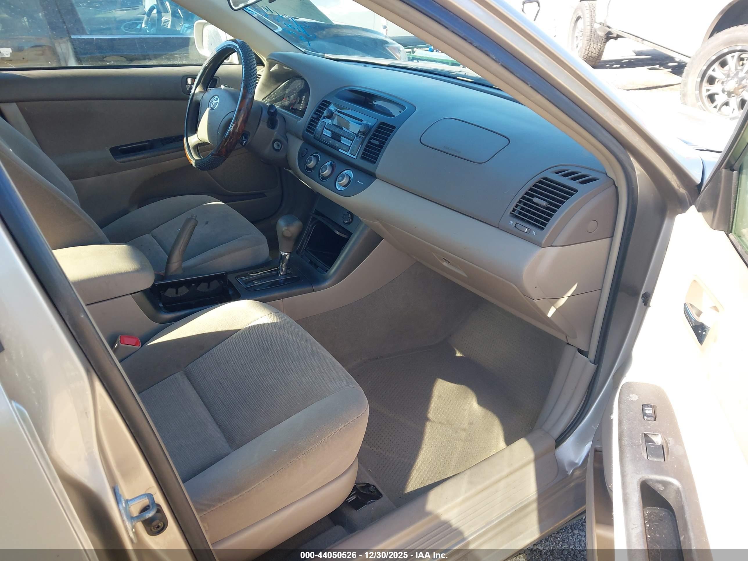 TOYOTA CAMRY image 5