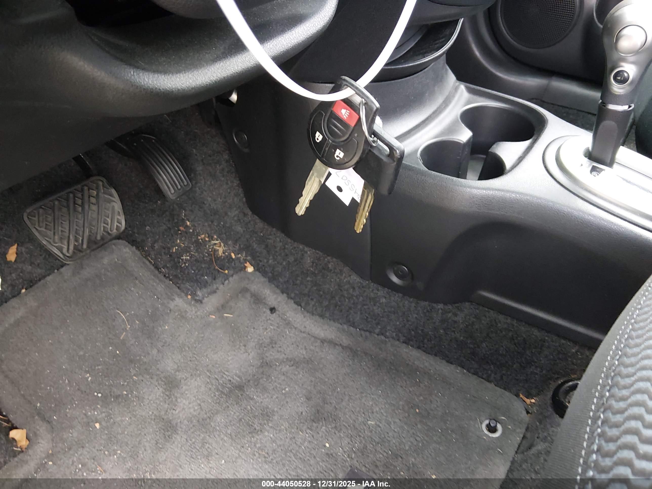 NISSAN VERSA image 11