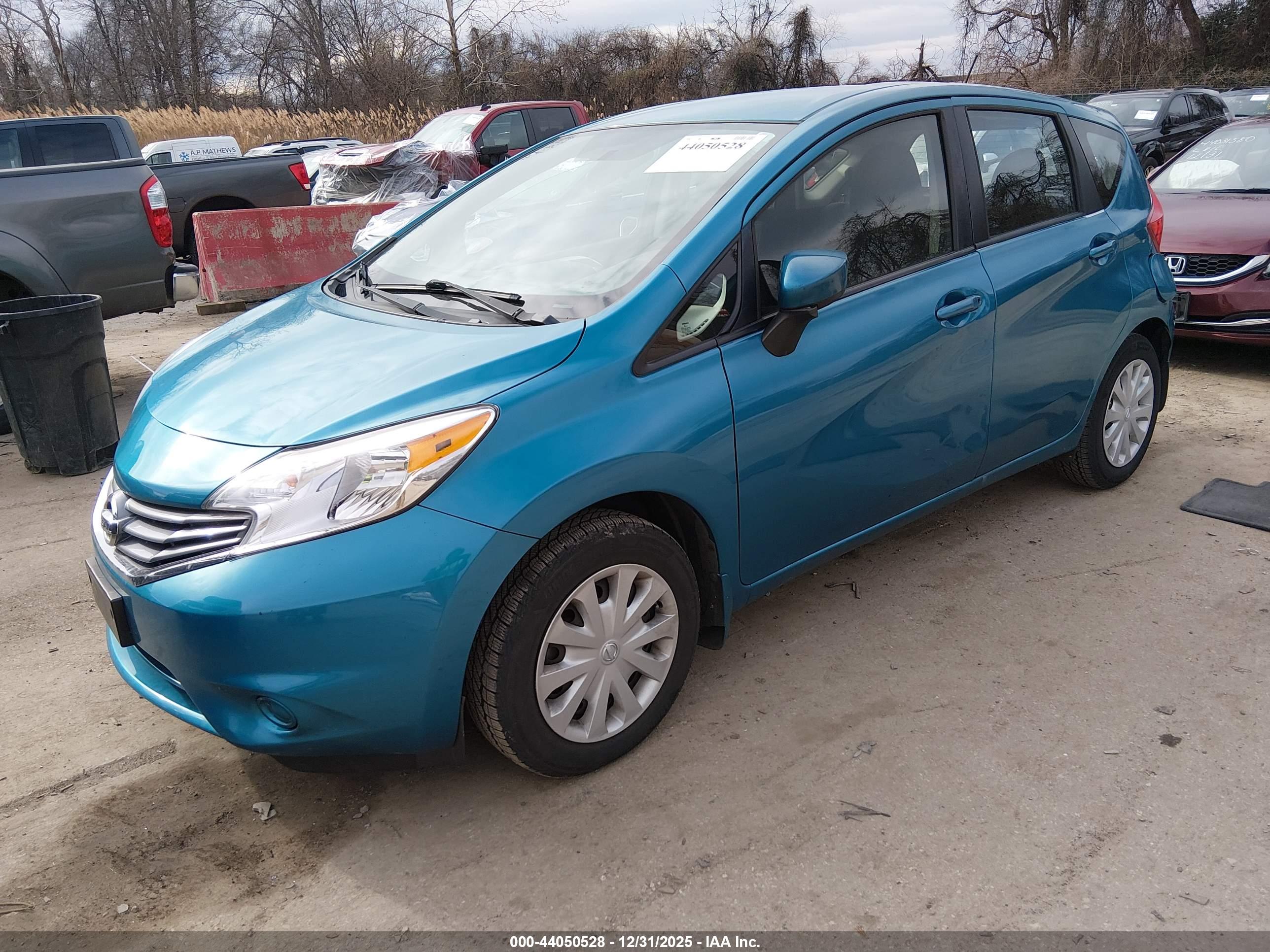 NISSAN VERSA image 2