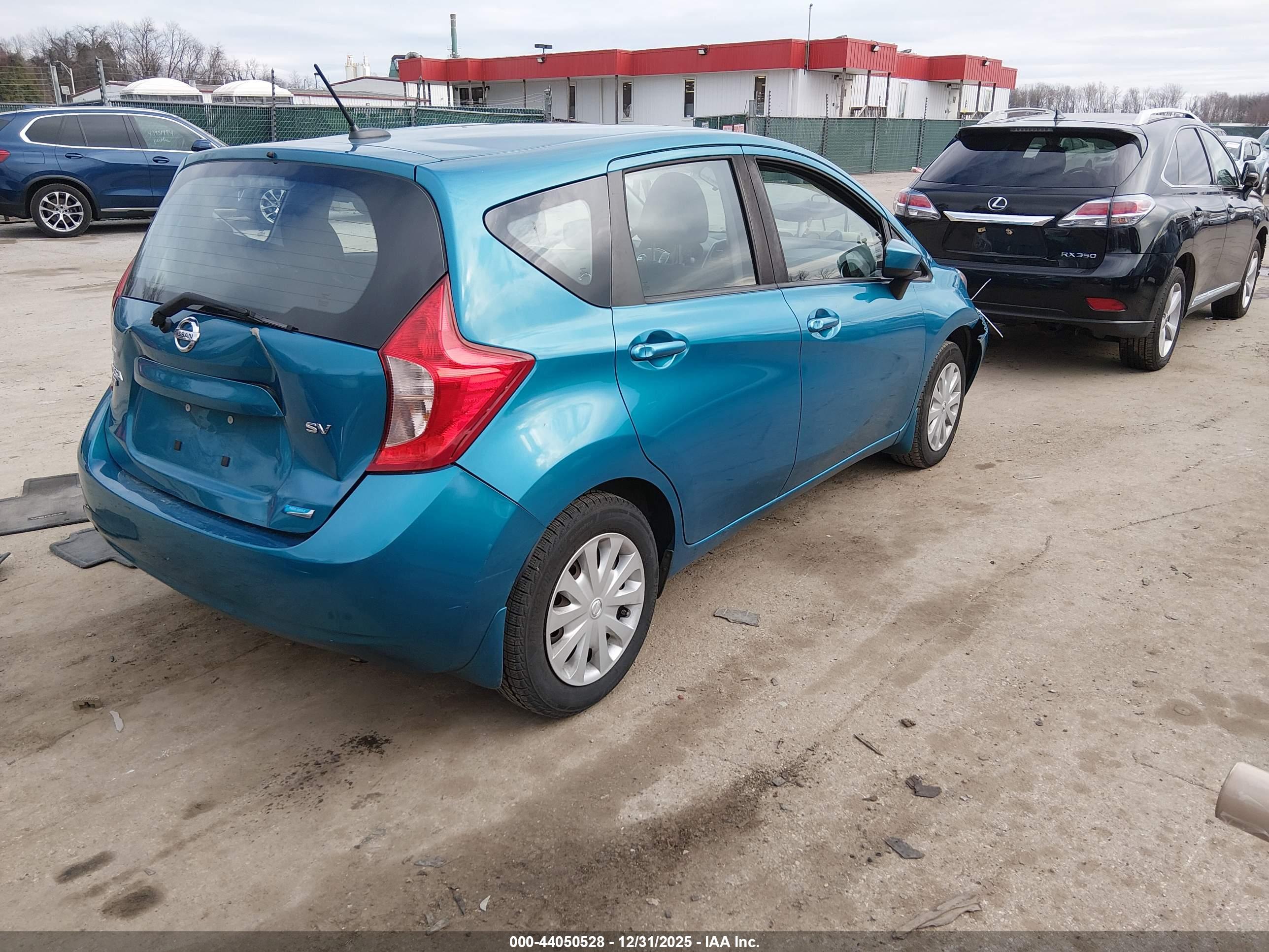 NISSAN VERSA image 4