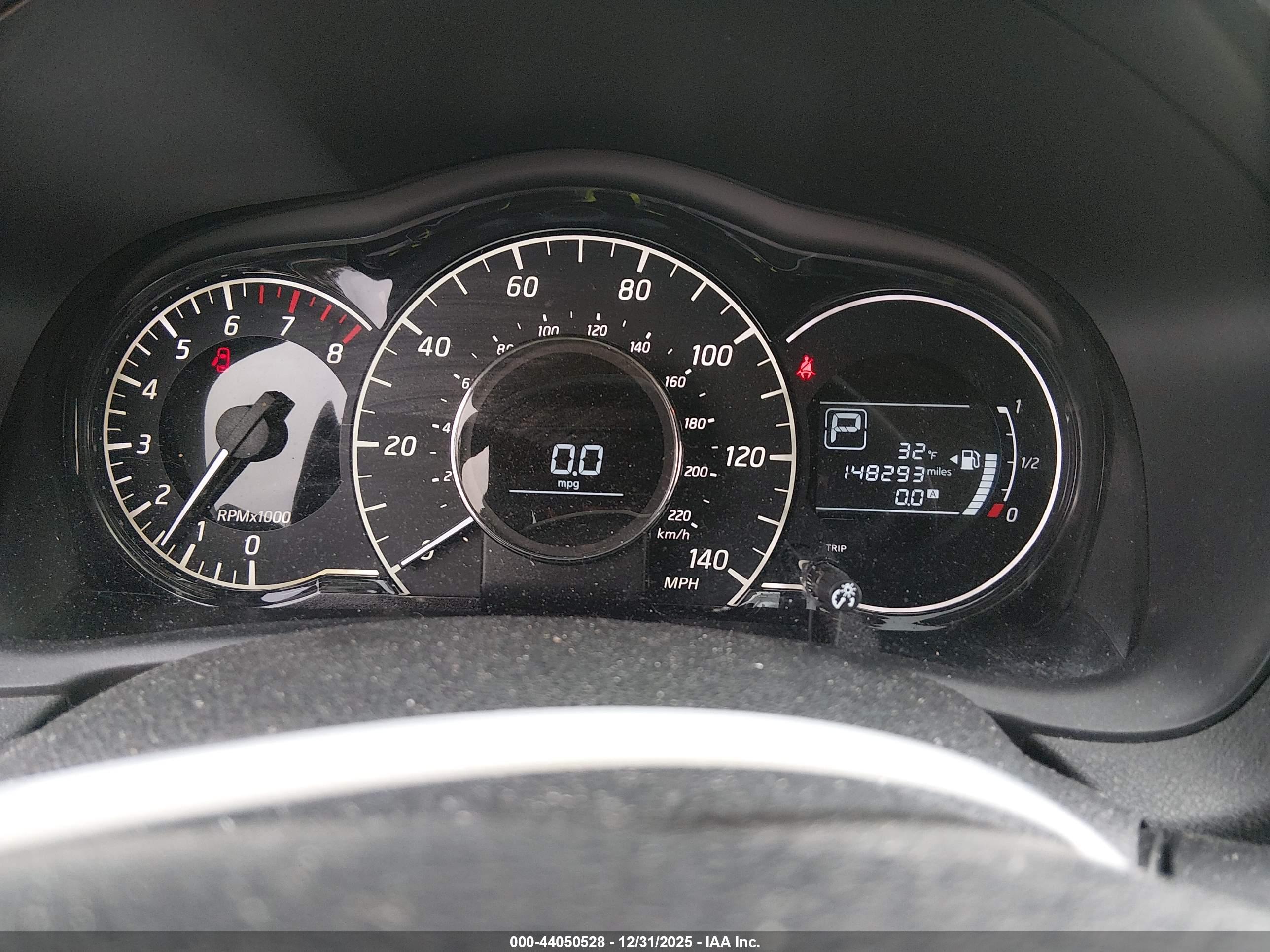 NISSAN VERSA image 7