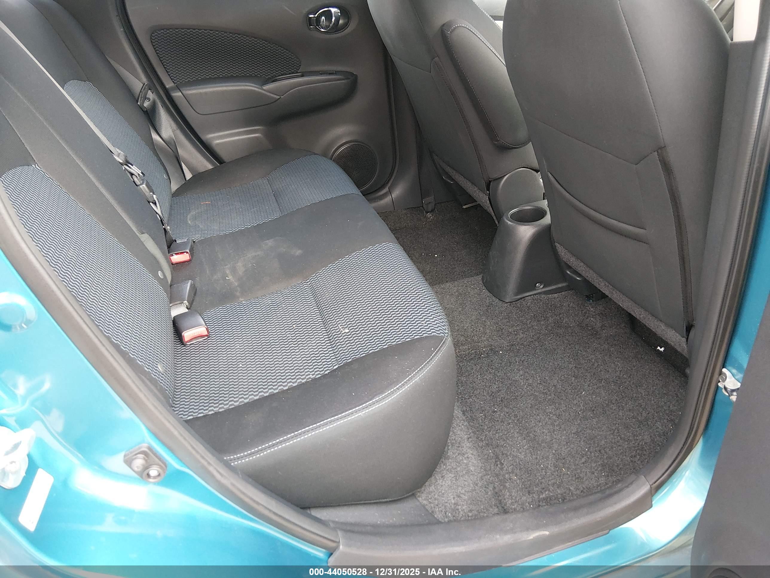NISSAN VERSA image 8