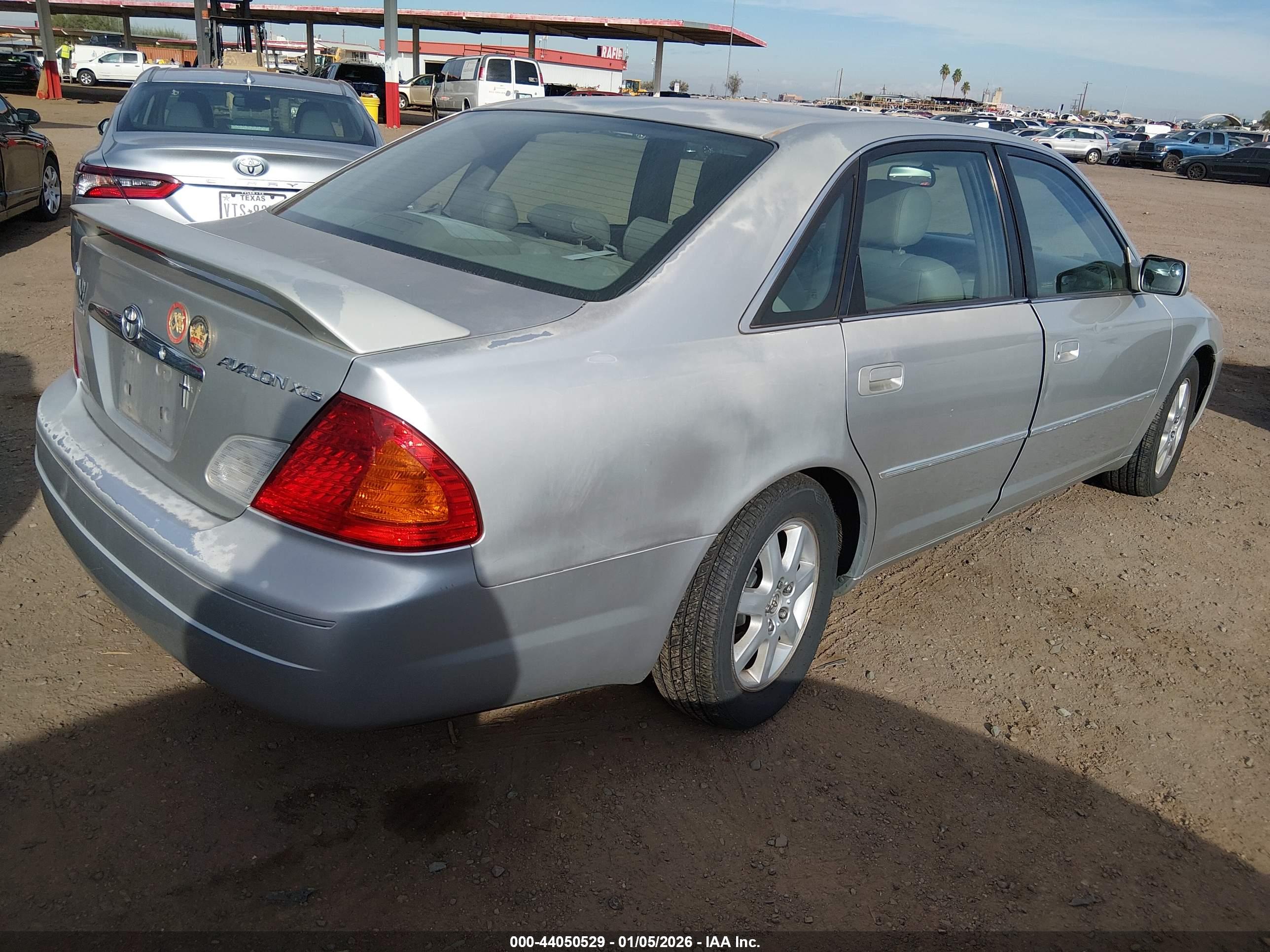 TOYOTA AVALON image 4