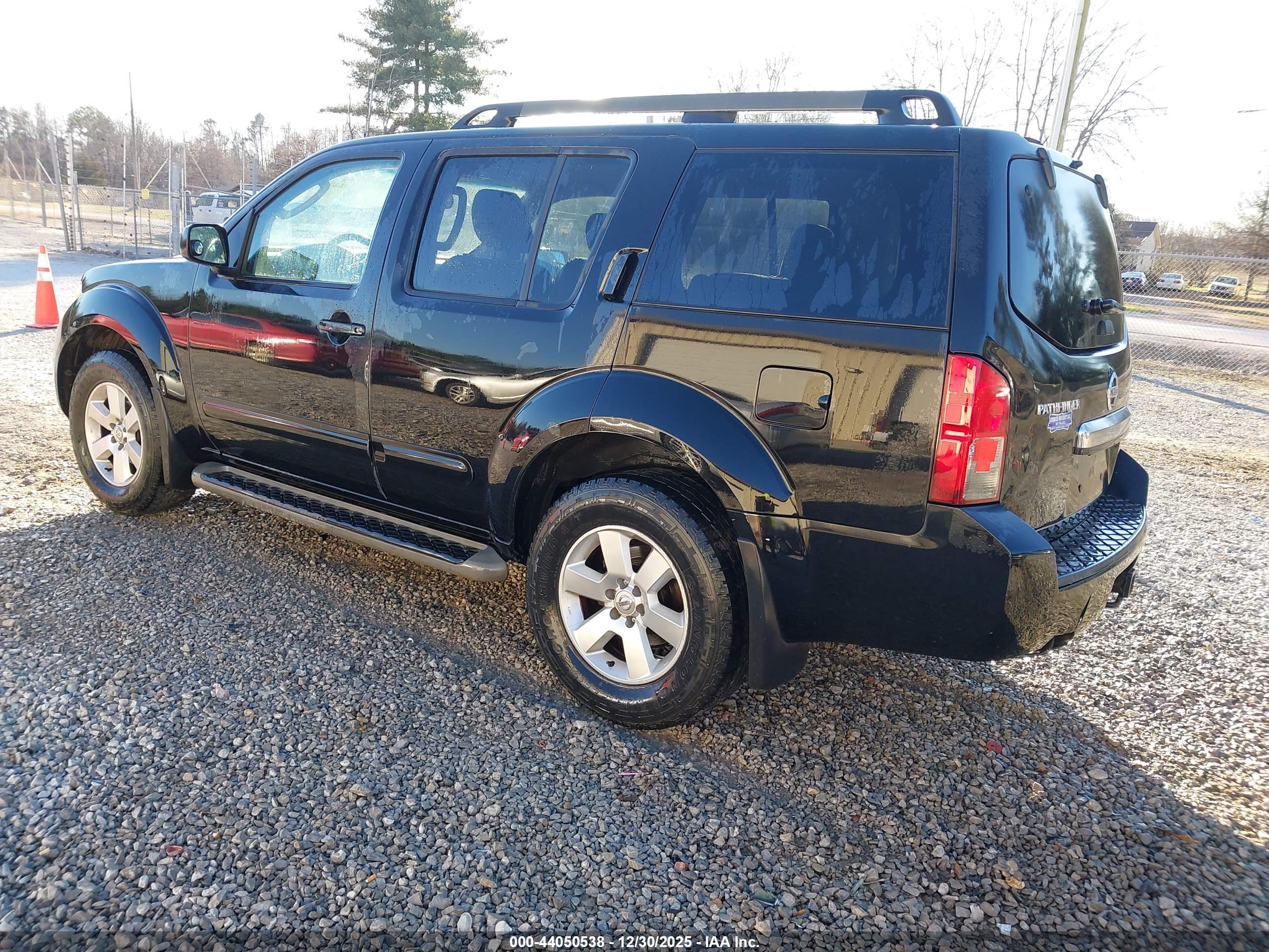 NISSAN PATHFINDER image 3