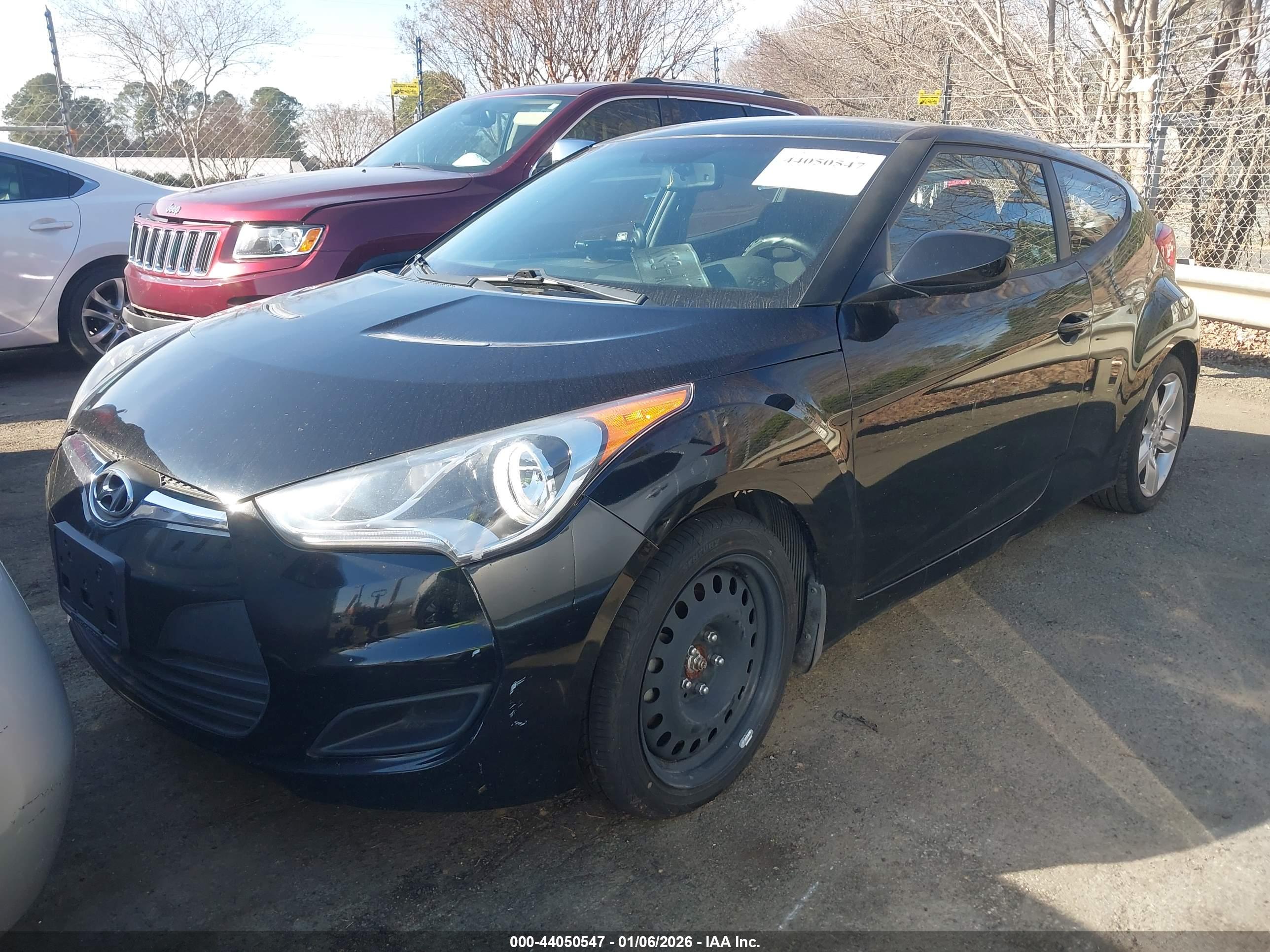 HYUNDAI VELOSTER image 2