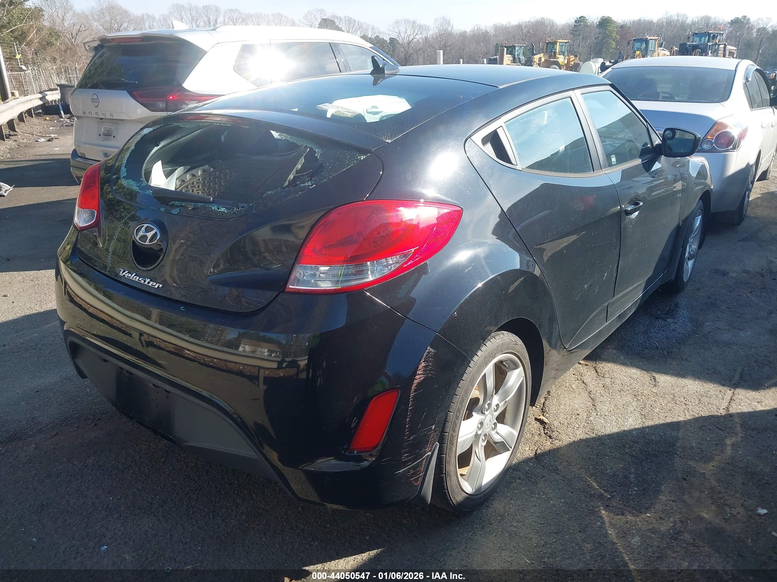 HYUNDAI VELOSTER image 4