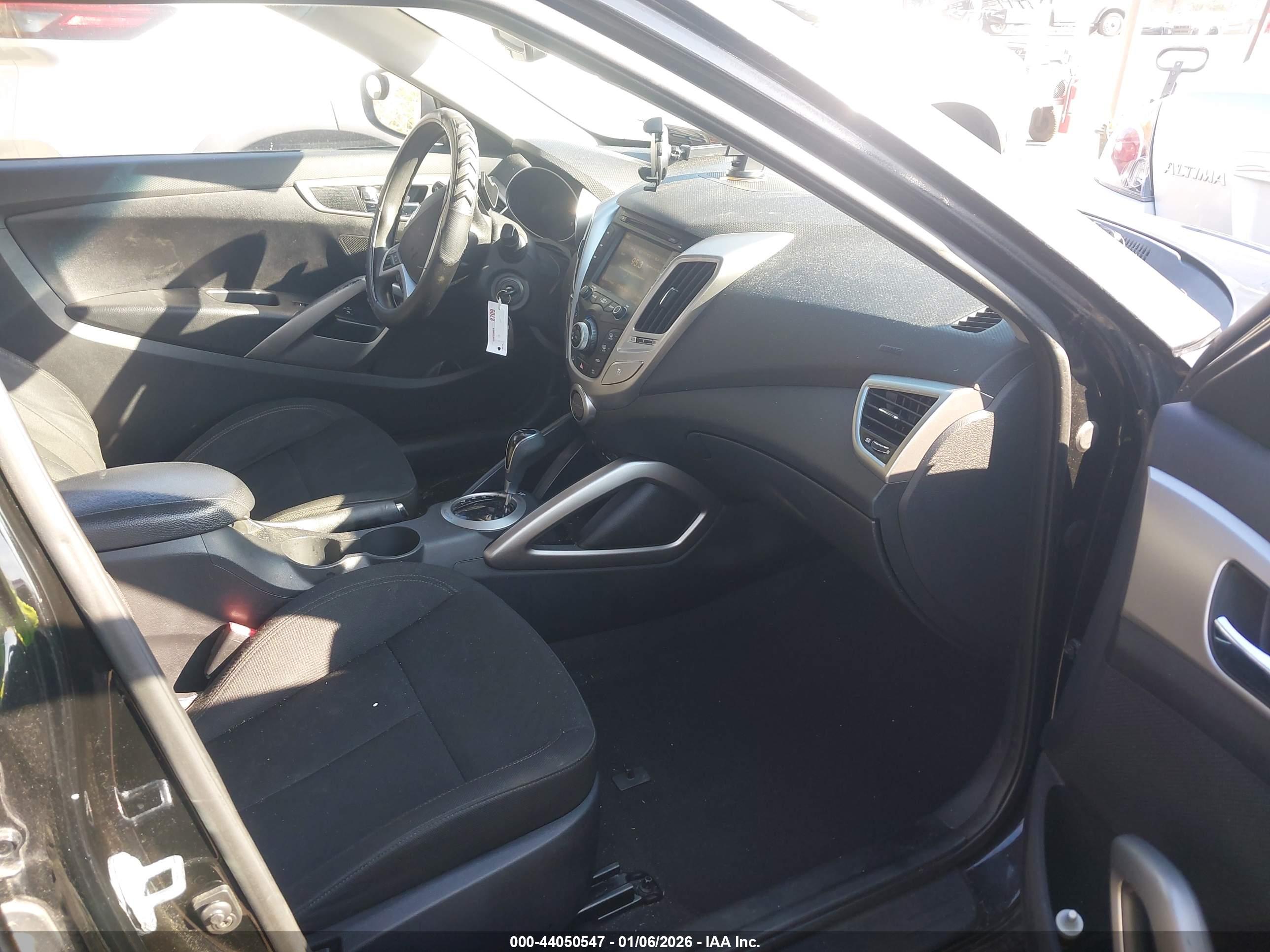 HYUNDAI VELOSTER image 5