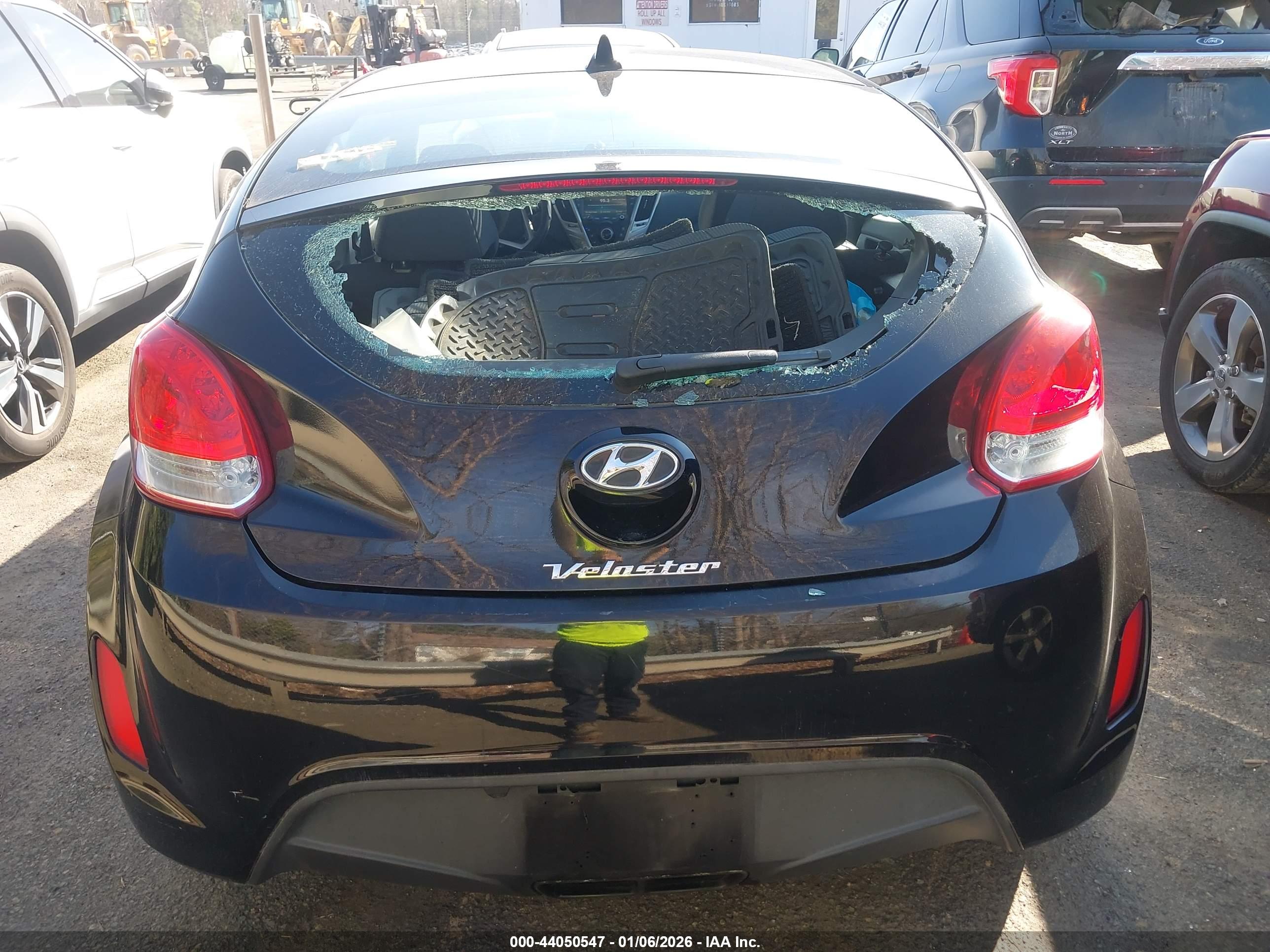 HYUNDAI VELOSTER image 6