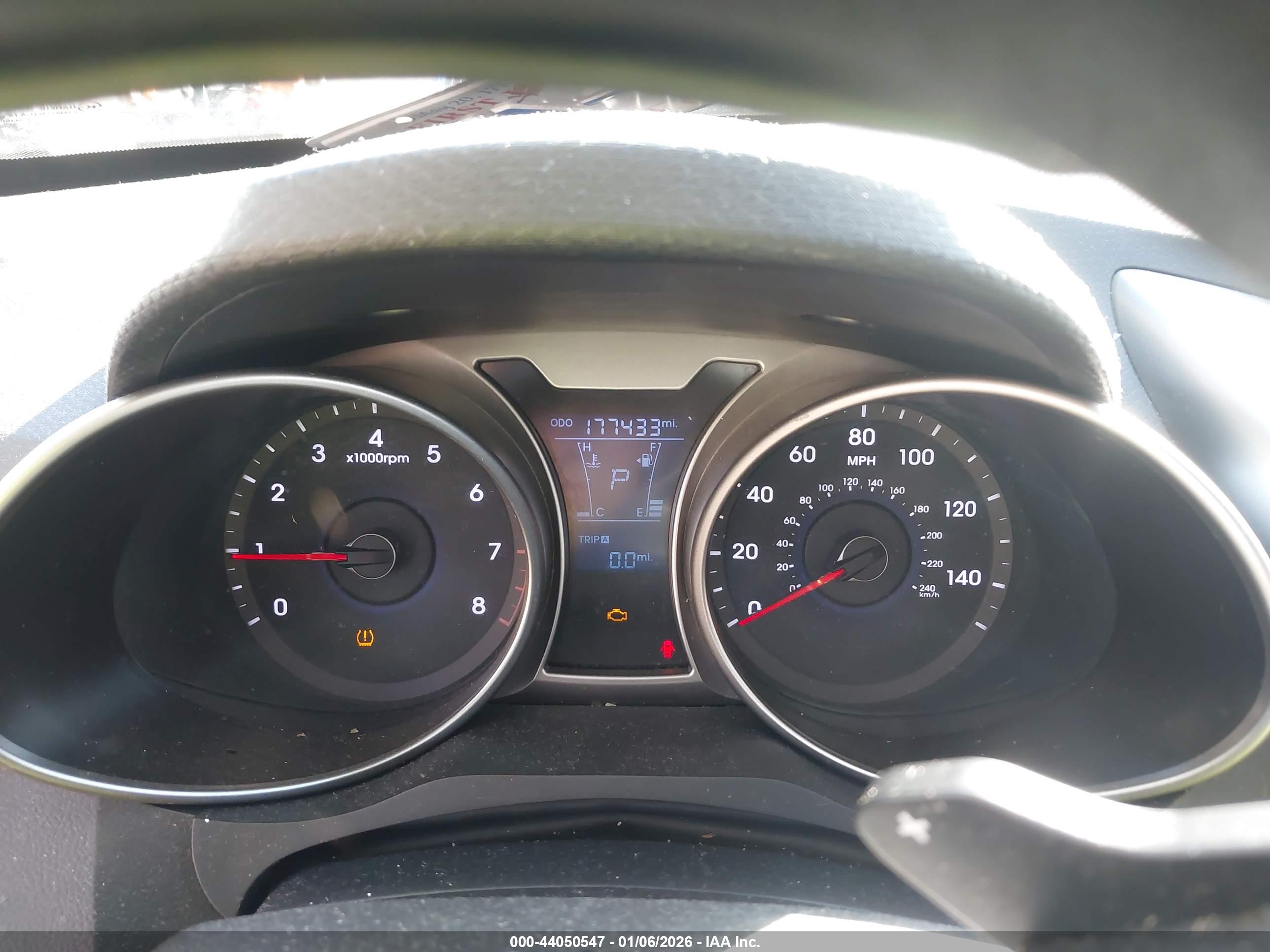 HYUNDAI VELOSTER image 7
