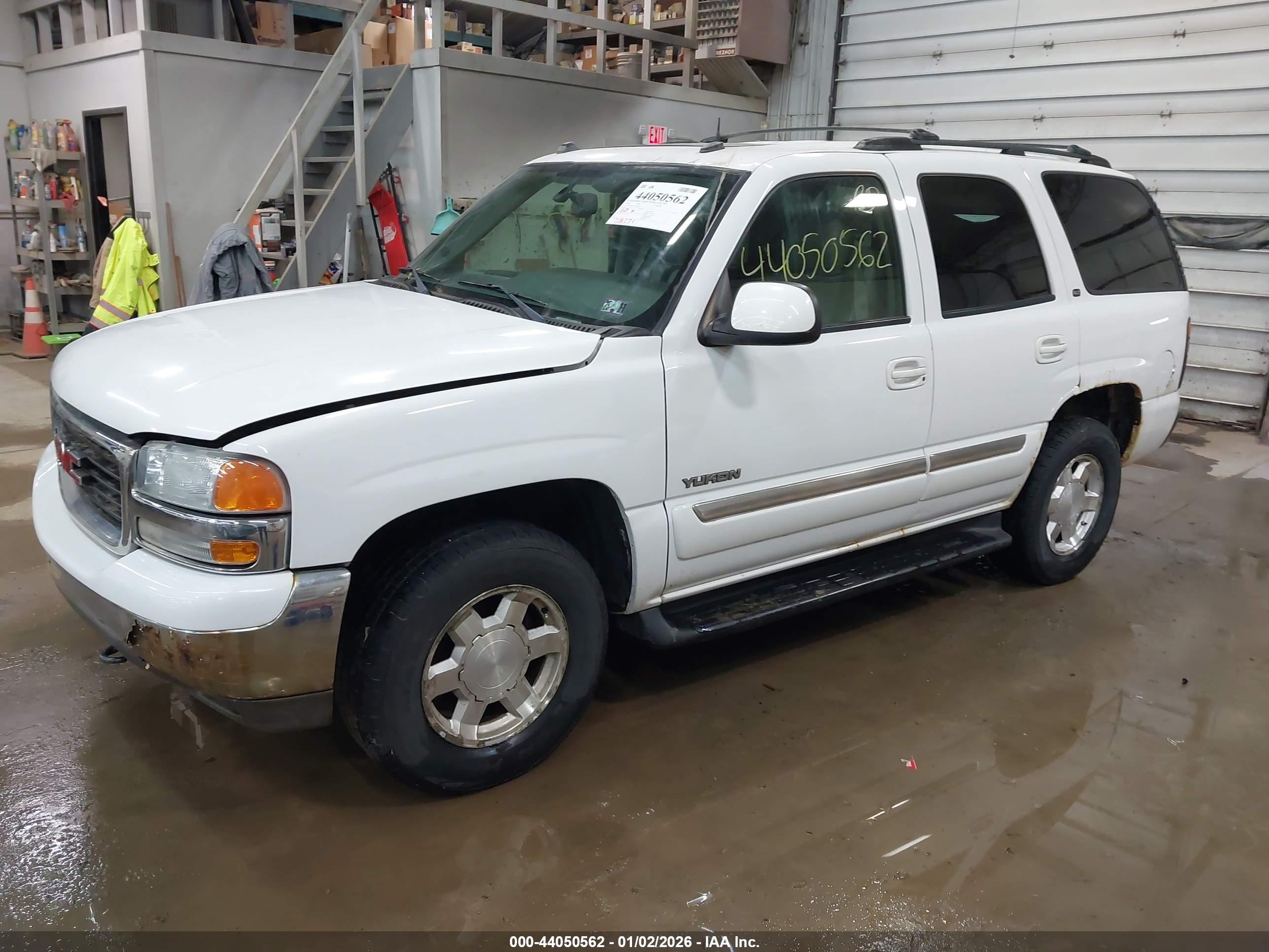 GMC YUKON image 2