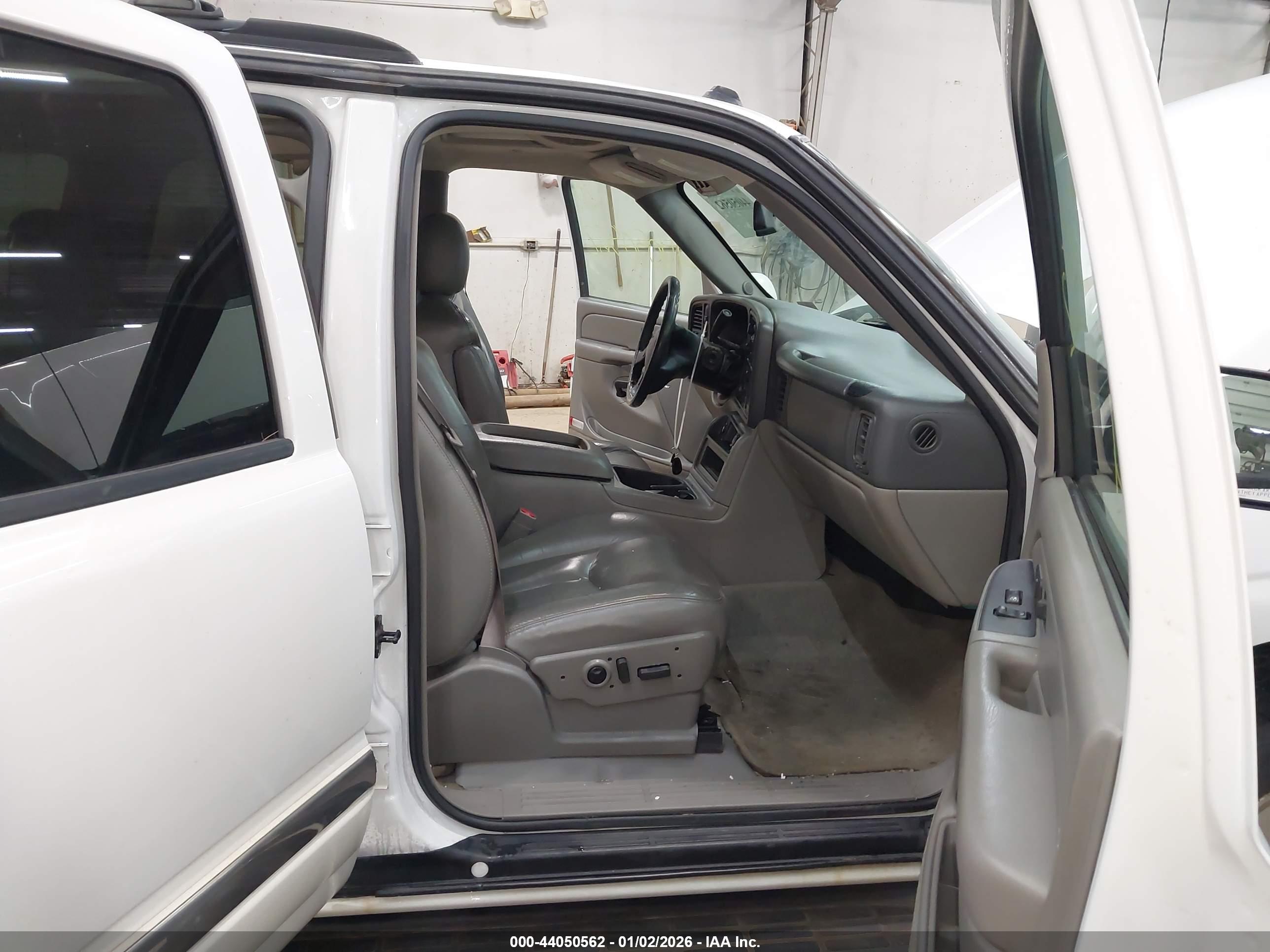 GMC YUKON image 5