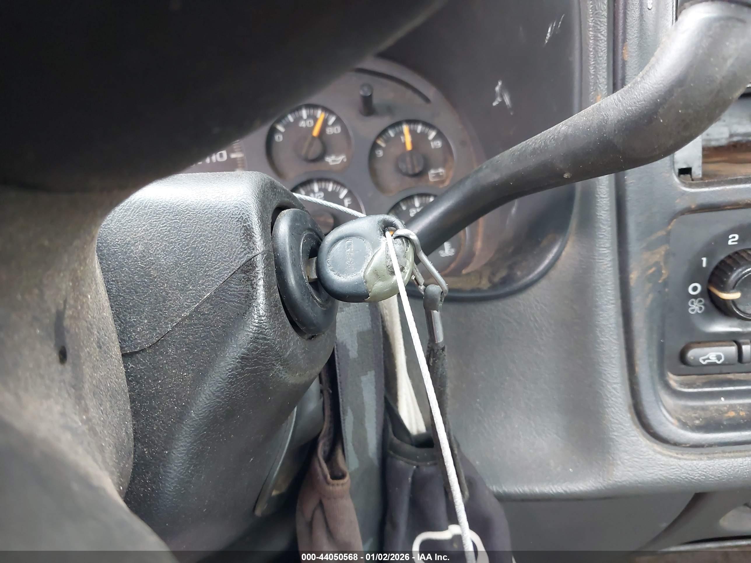 GMC SIERRA image 11