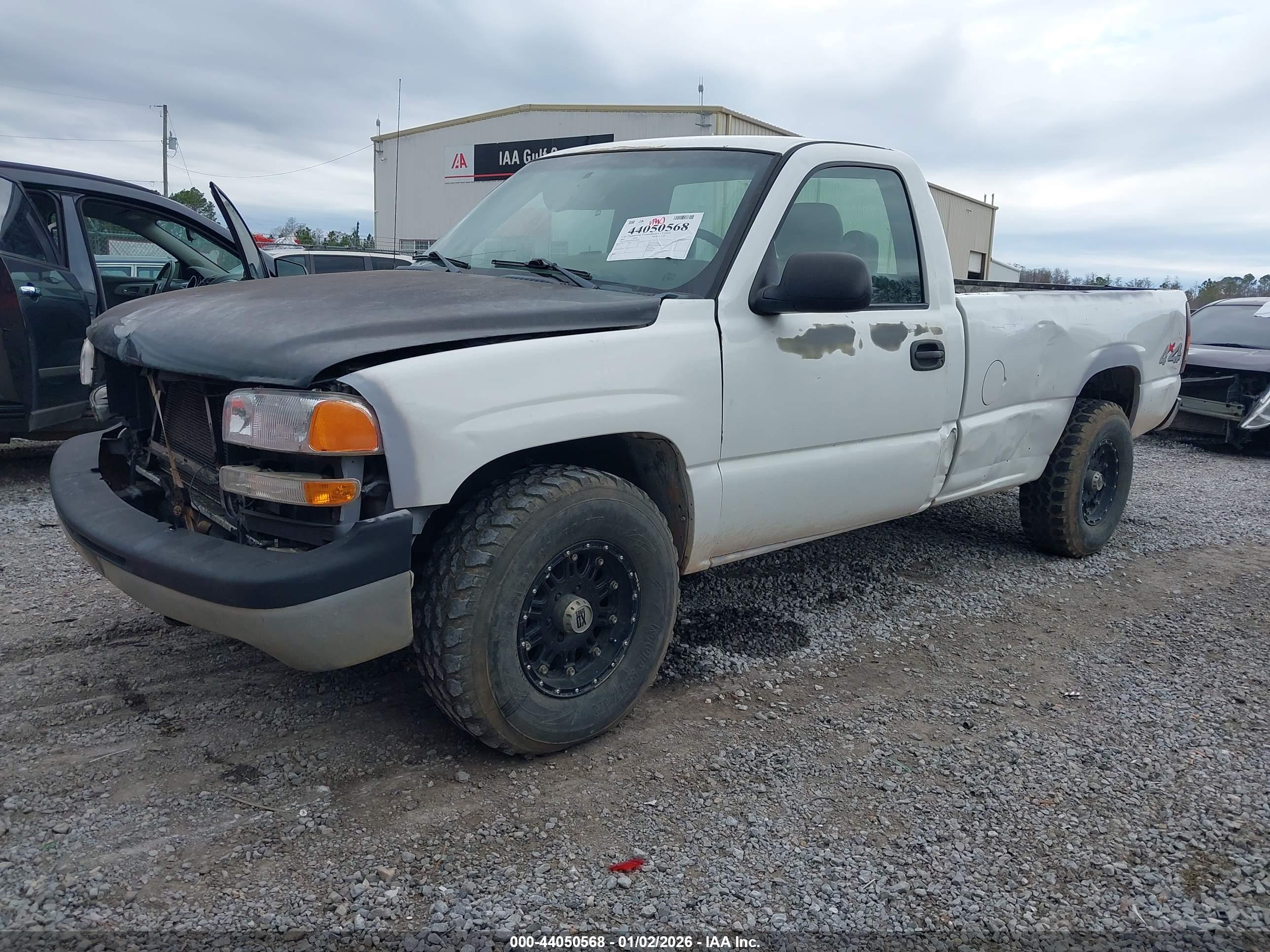 GMC SIERRA image 2