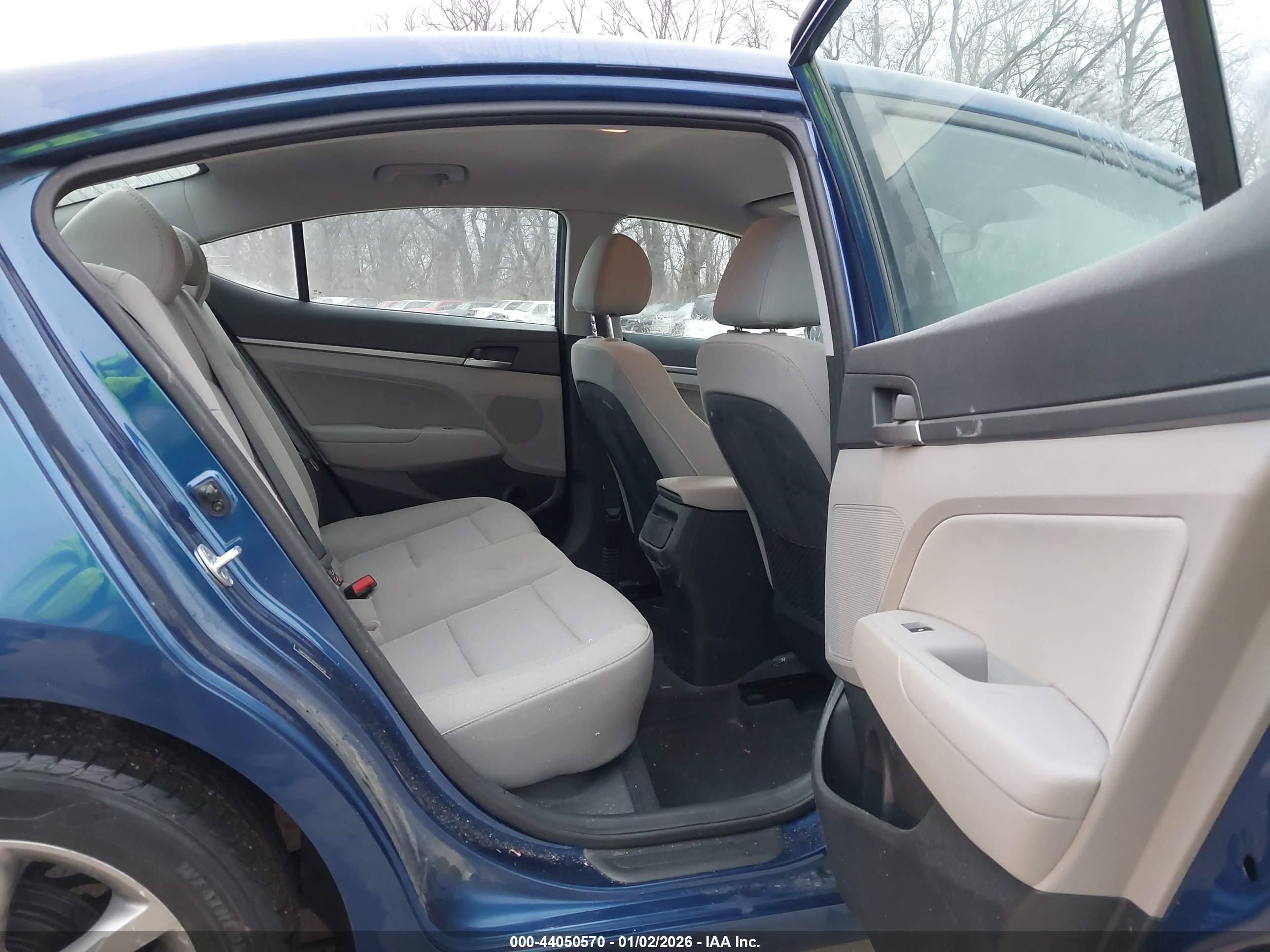HYUNDAI ELANTRA image 8