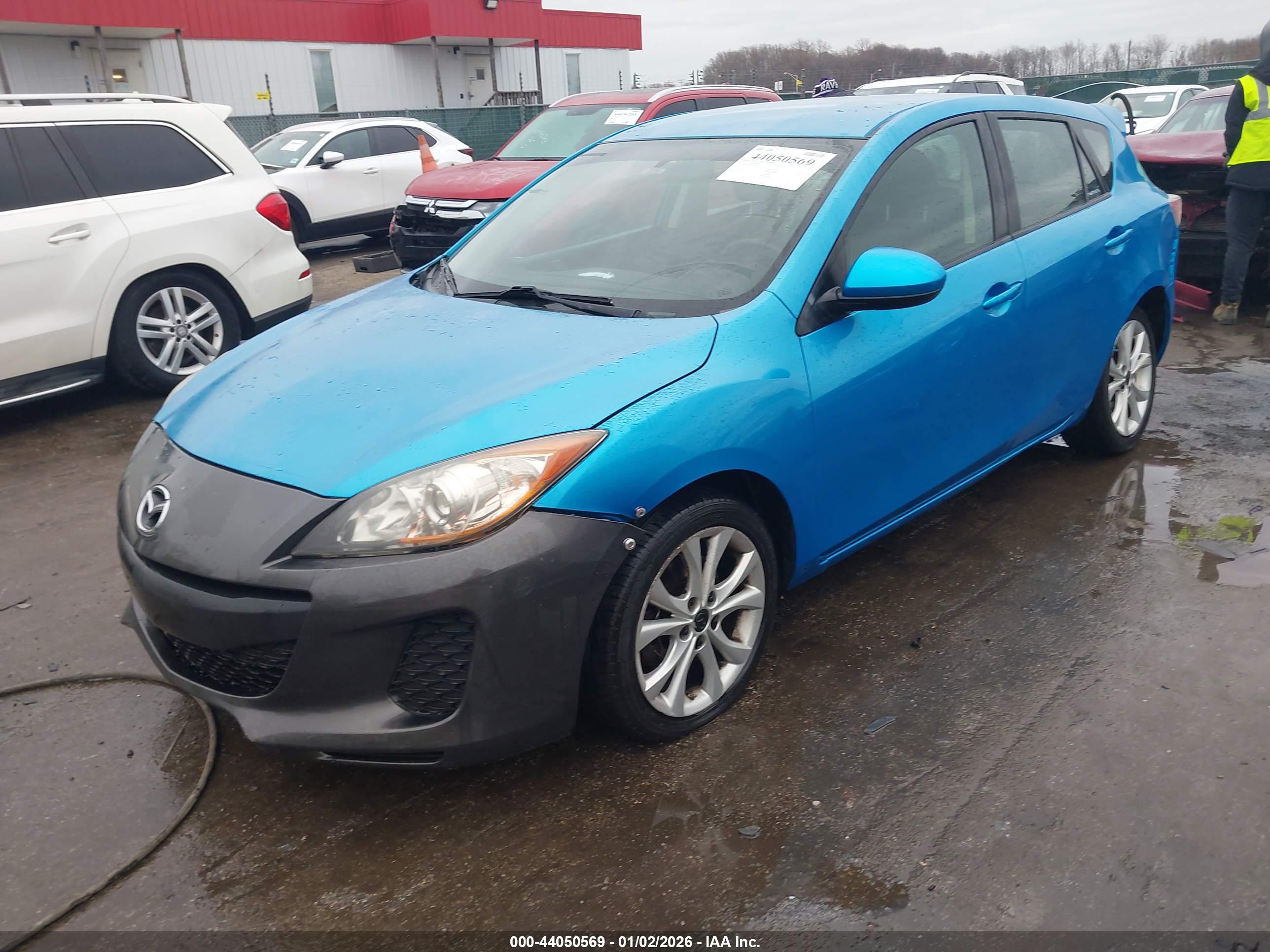 MAZDA MAZDA3 image 2