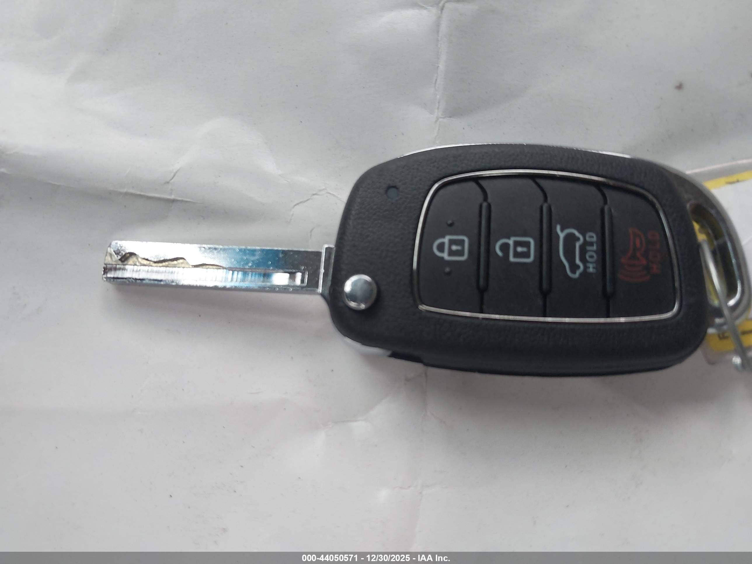 HYUNDAI SANTA image 11