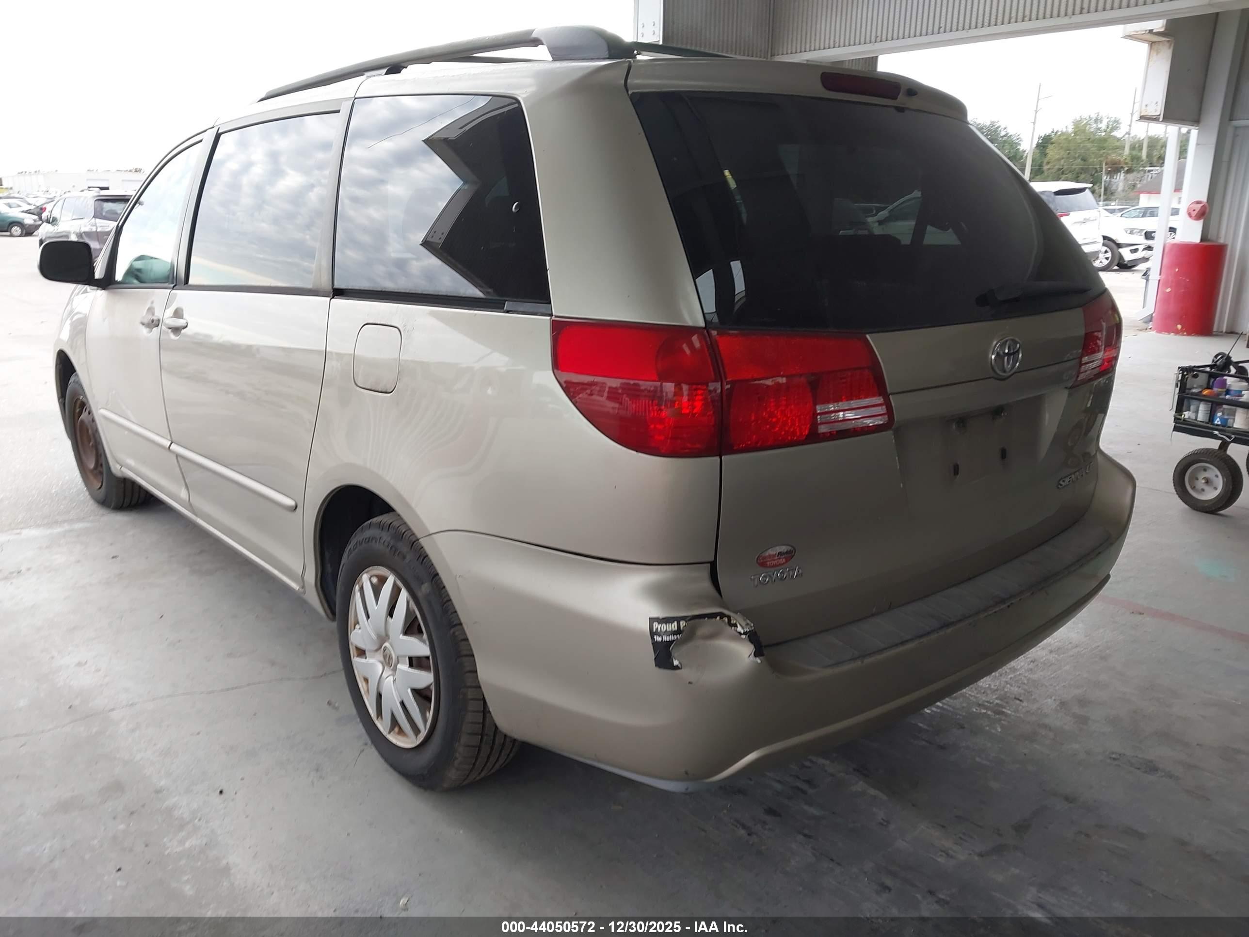 TOYOTA SIENNA image 3