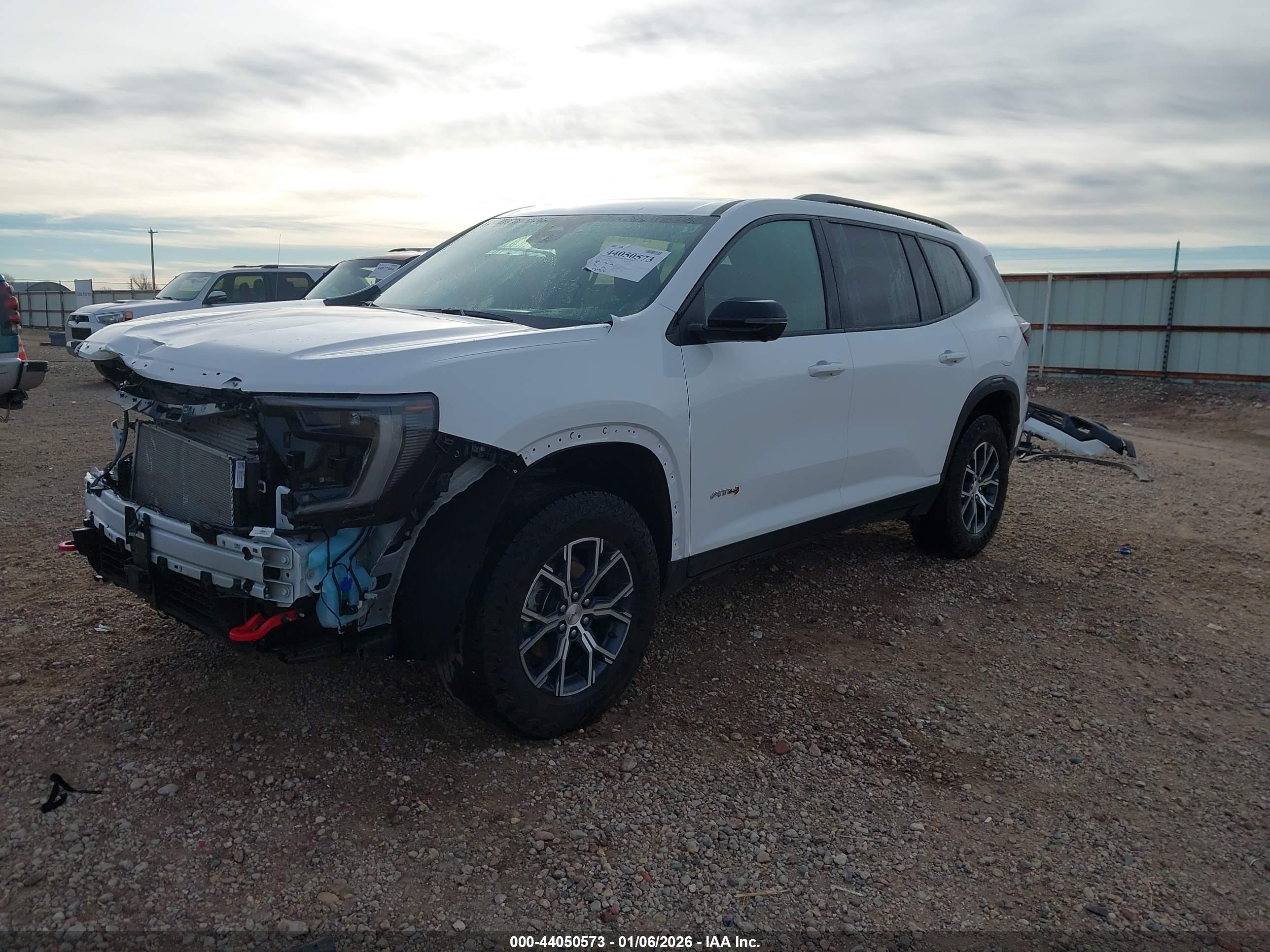 GMC ACADIA image 2
