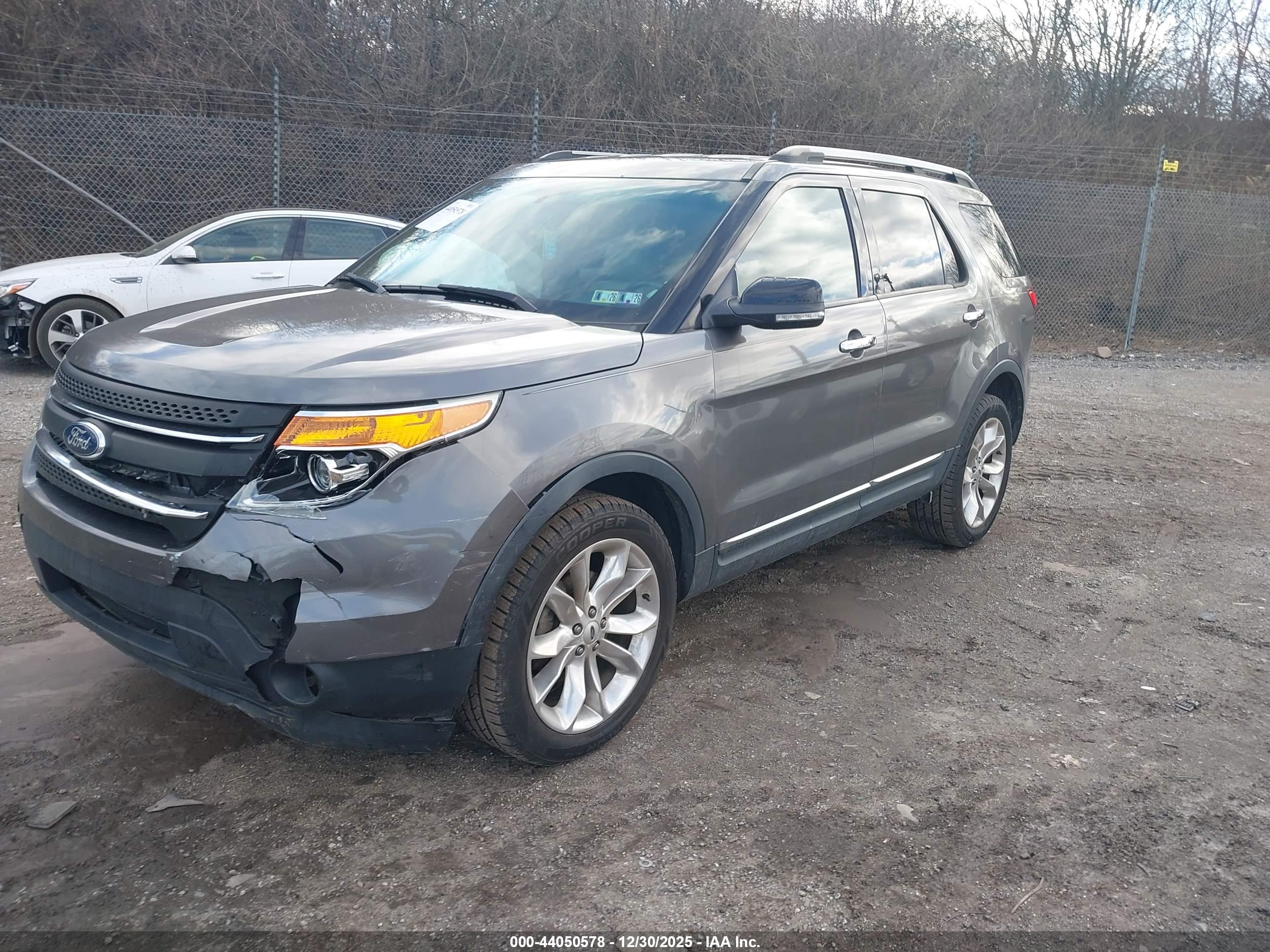 FORD EXPLORER image 2
