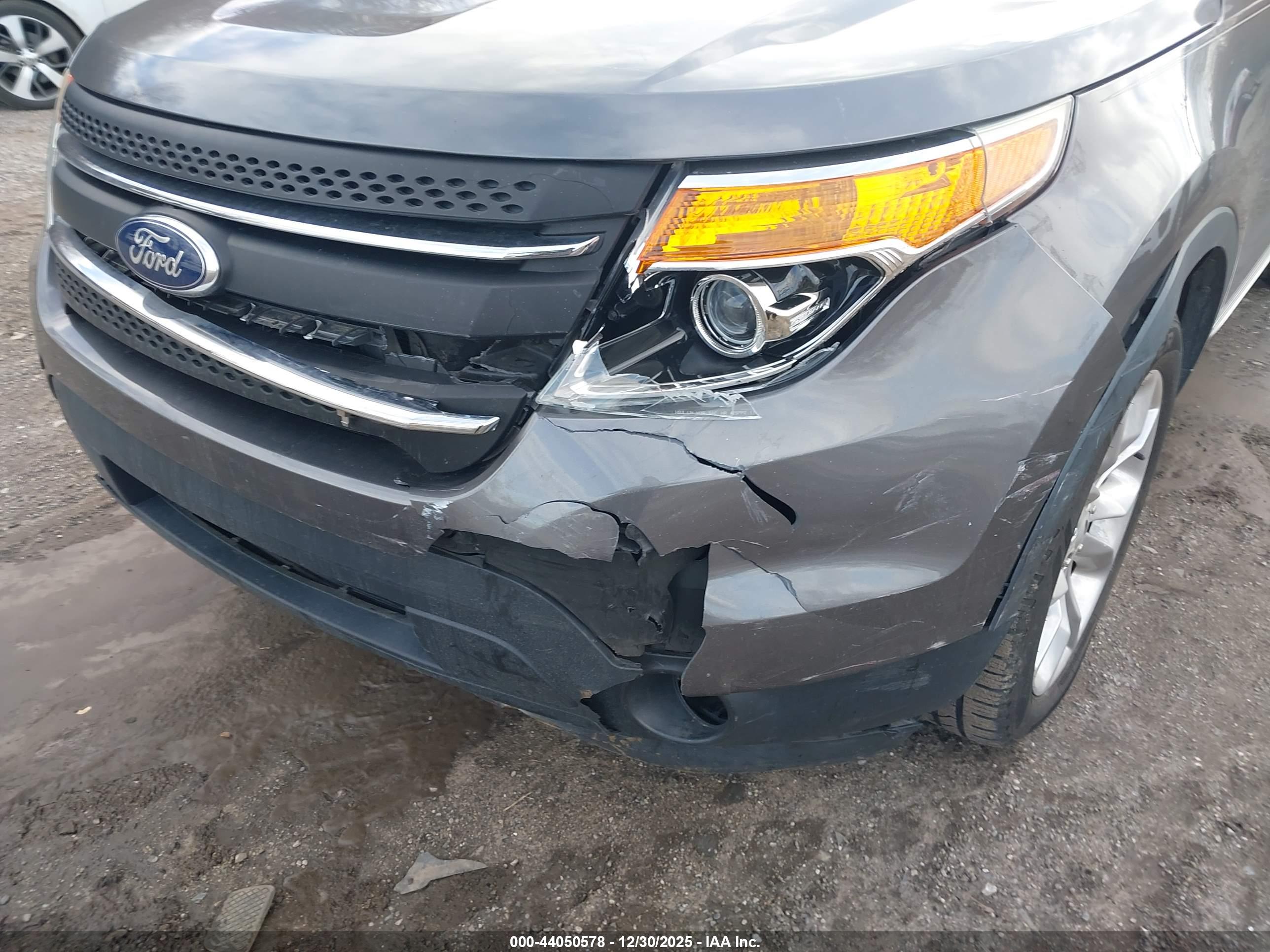 FORD EXPLORER image 6