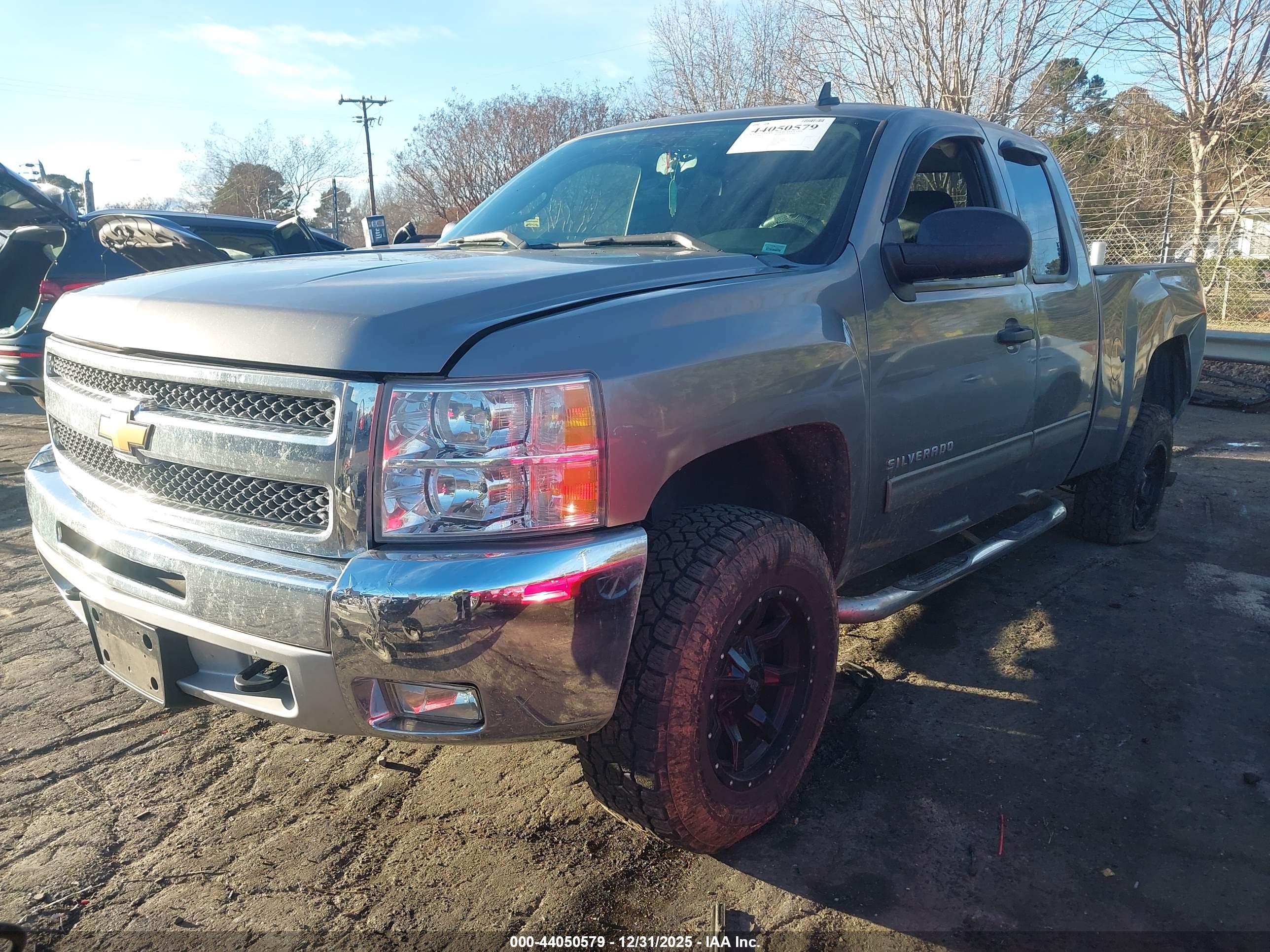 CHEVROLET SILVERADO image 2