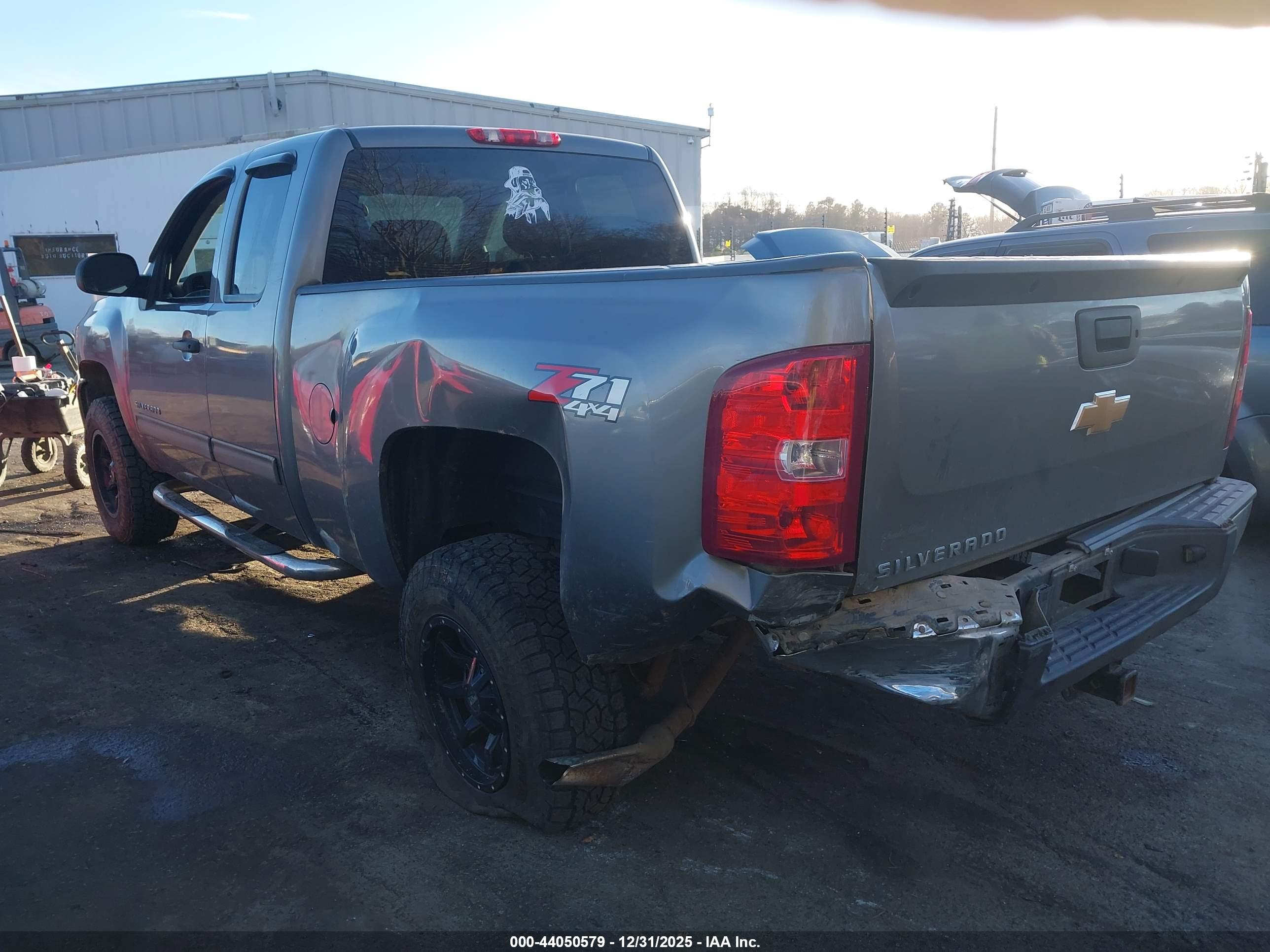 CHEVROLET SILVERADO image 3
