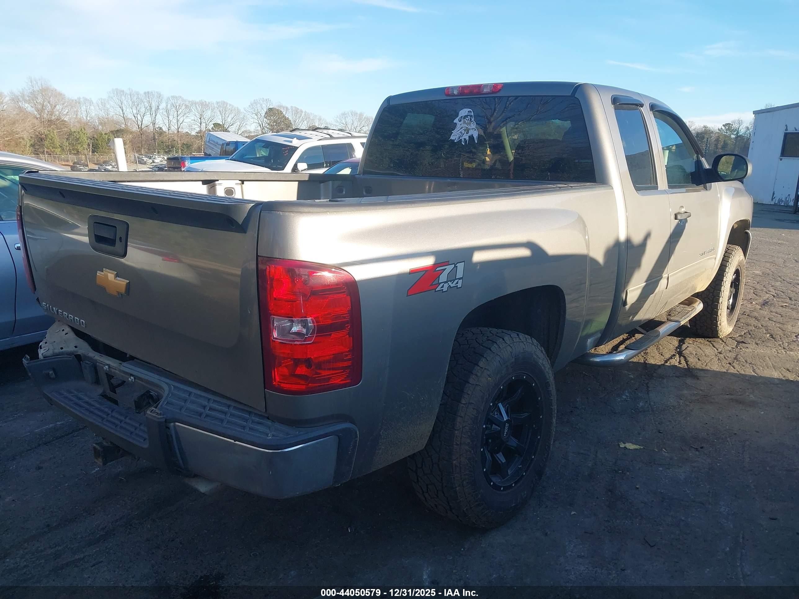 CHEVROLET SILVERADO image 4