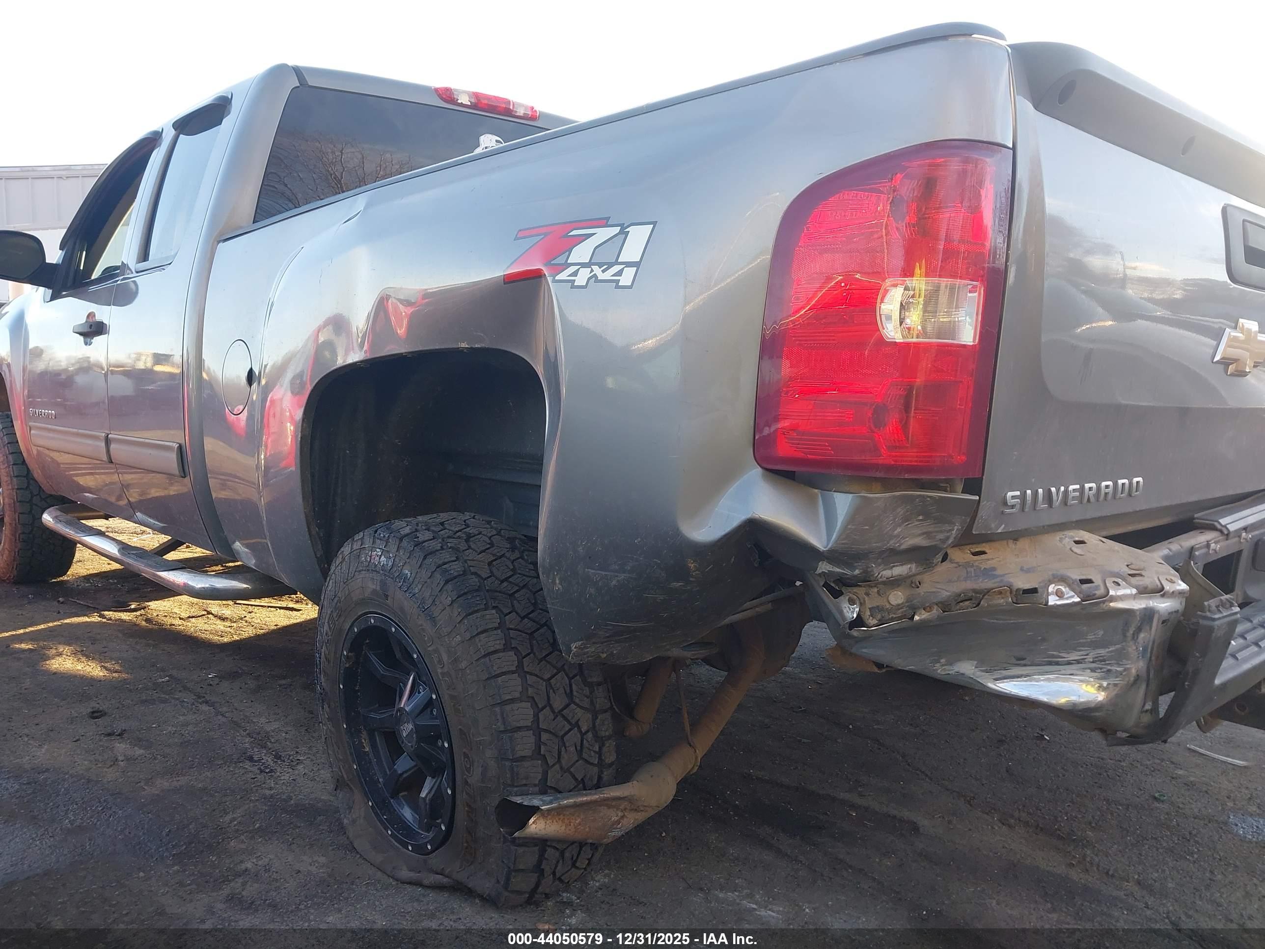 CHEVROLET SILVERADO image 6